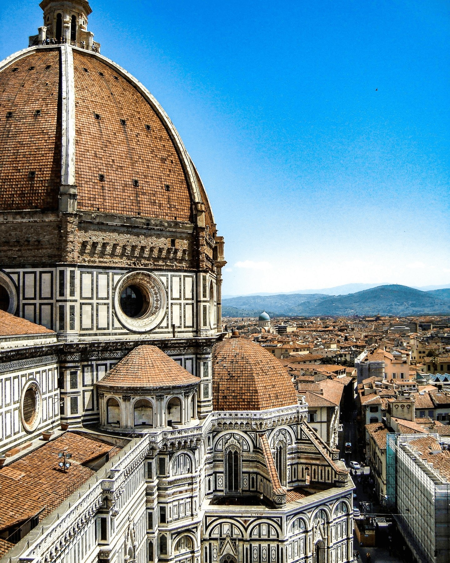 Florence from above ✨
Most visitors never see the city this way ,only from street level.
Tip: Climb once, wander slowly, notice the rooftops, the terraces, the little streets.
Hidden views make a trip unforgettable.
Save this for your next Florence itinerary 🇮🇹
Follow @vbtravelevents for more slow travel tips.