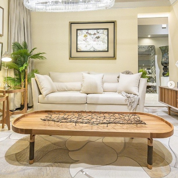 mesa de centro Pialo
madeira maciça de jequitibá em sua cor natural ❤️
design @ampezzanmaciel
coleção Bossa Nova
De Lavie Decor
#mesadecentro #coffeetable #moveisdemadeira #moveiscomdesign #design #decor #mueblesdemadera #mueblescondiseño #furnituredesign #woodenfurniture