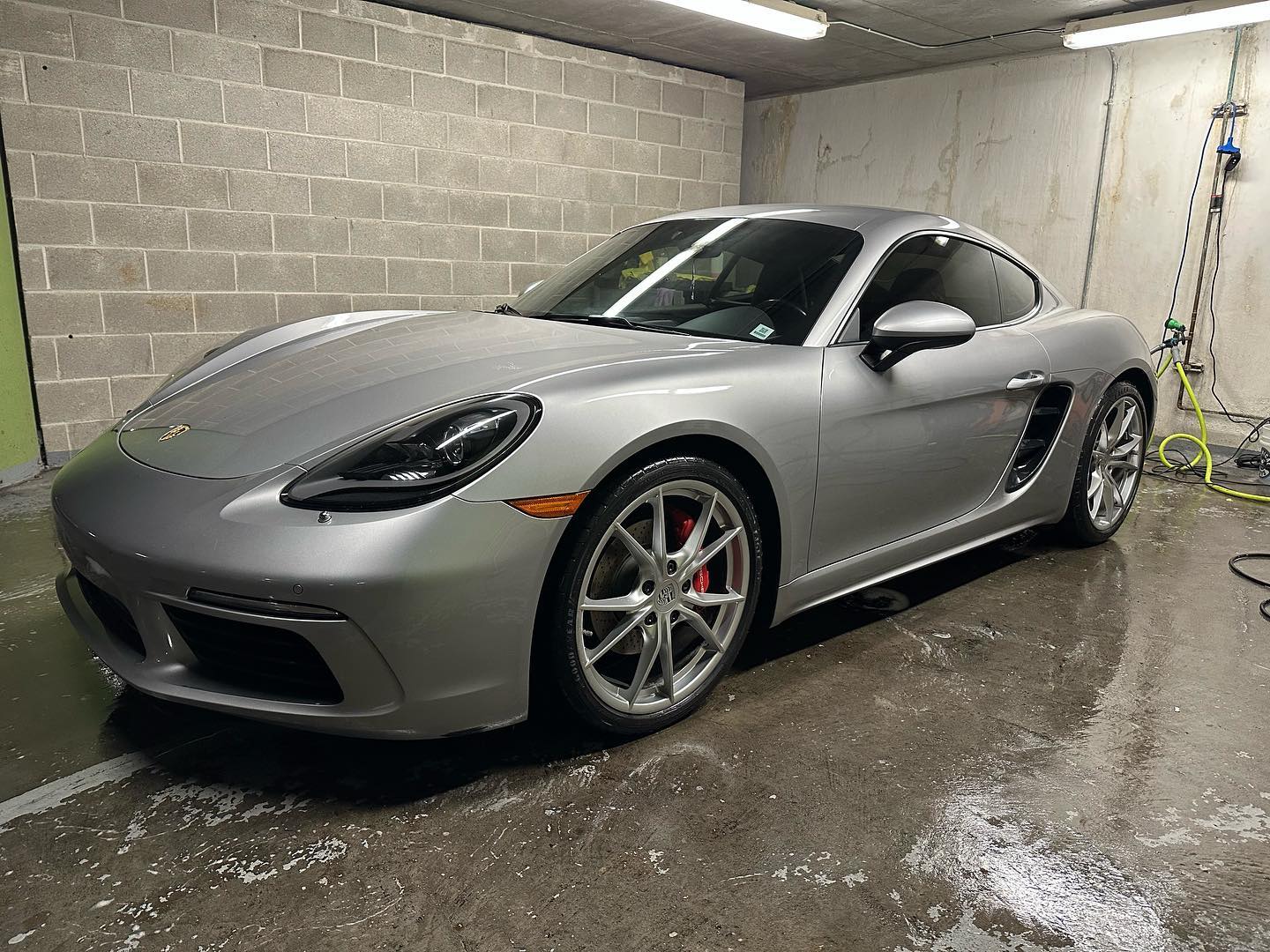 Fresh detail for our clients #porsche Visit our website (link in bio) and book today!
.
.
#autodetail #autodetailer #autodetailing #clean #fresh #flawless #carculture #simplyclean #carlifestyle #dailydriven #luxurylifestyle #luxury #lux #interiordesign #exteriordesign #sanfrancisco #luxury #restoration #exteriordesign #restoration #detailing #carwash #bayarea #carcare #mobilecarwash #cargloss #carshine #auto #bayarea