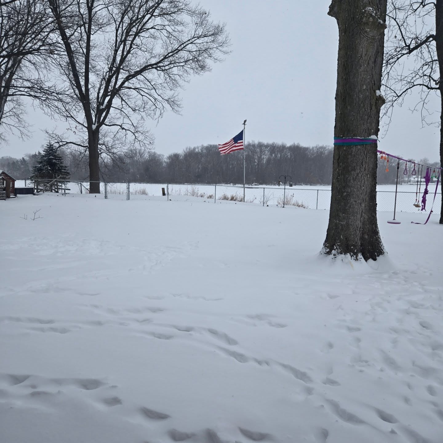 More cold. More snow. ❄️
Every time the forecast updates, another coat appears.
The heavy coat.
The running-to-the-car coat.
The “it’s not that cold” coat.
The actually, it is that cold coat.
Living in the Midwest in winter means owning approximately seven coats per person and still standing in the doorway wondering which one is right.
Go ahead — guess how many coats are hanging on our rack right now 👀🧥
Snow will fall.
Boots will pile up.
And we’ll keep layering — one coat at a time.
How are we doing, Midwest folks?