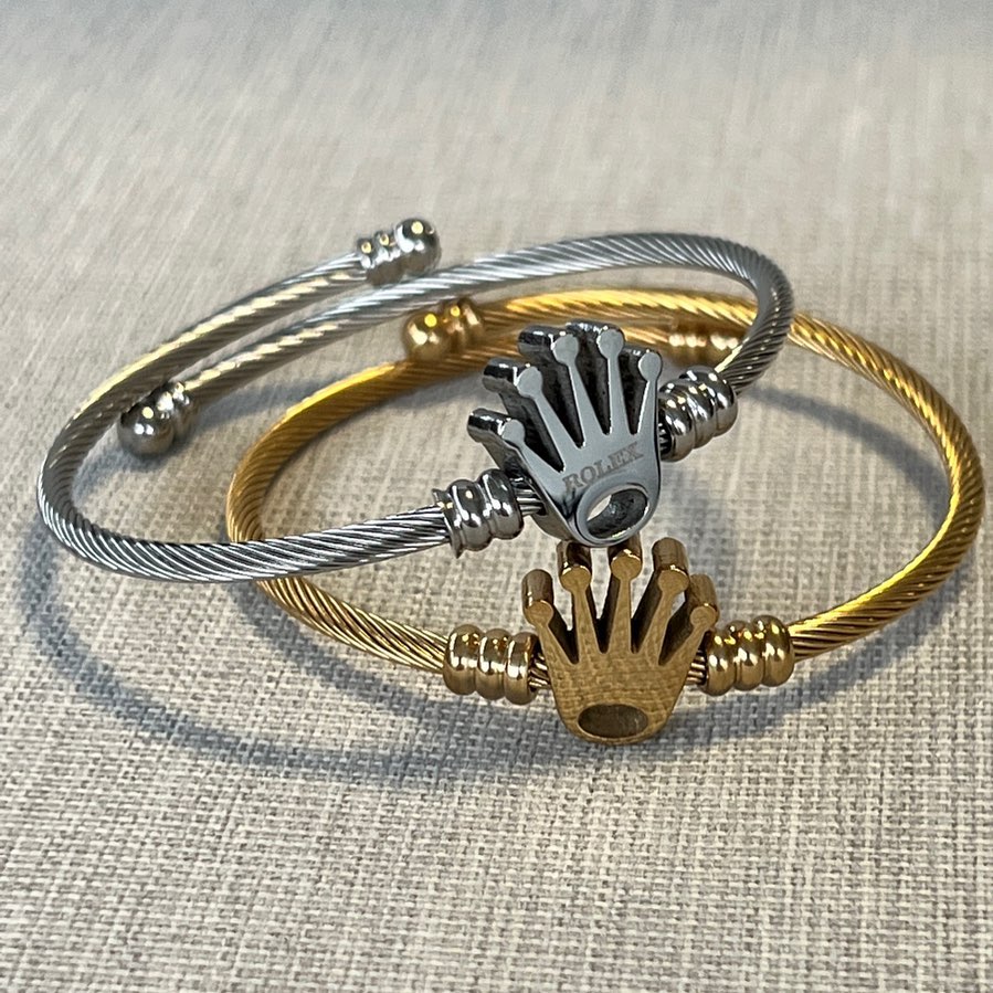 Vizcaya - 0092 Pulseras trio de acero inoxidable ajustable .
.
.
#love
#instagood
#photooftheday
#fashion
#beautiful
#happy
#cute
#gokusshopusa #banglepulseras #stainlesssteel #luxurylifestyle #luxuryfashion #luxuryaccessories #giftideas #fashionitems #bracelets #stainlesssteel #summerfashion #shoponline #handmadewithlove
#joyasaceroinoxidable
#laminadoenplata #orlandoflorida #coralspringfl
#joyas