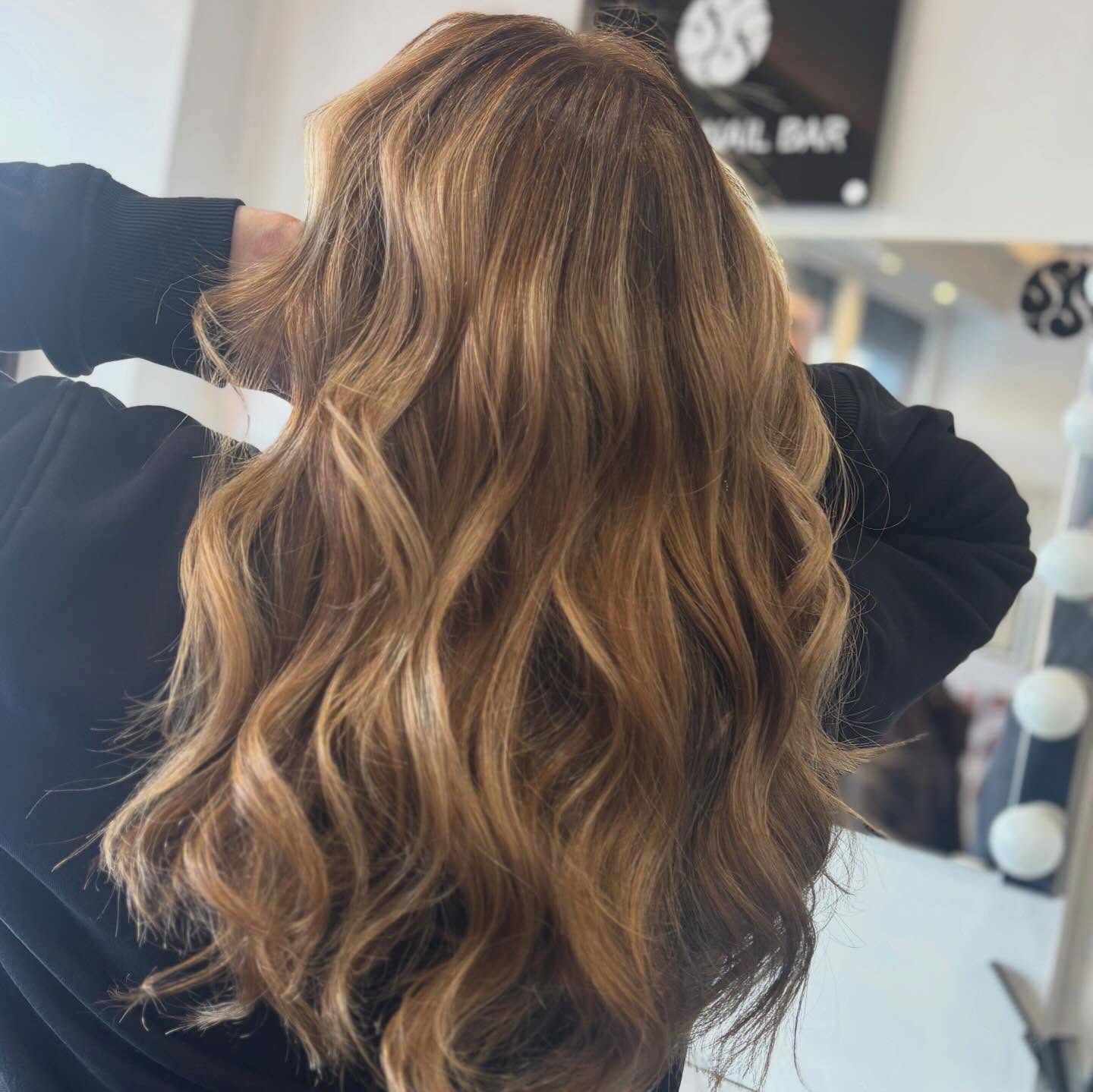 Amazing colour by @anita_salonsienna 😍
📍Salon Sienna Alkrington
☎️01616540626
📧info@salonsienna.co.uk
#wintercolours #bayalge #natural #manchester #salonsienna