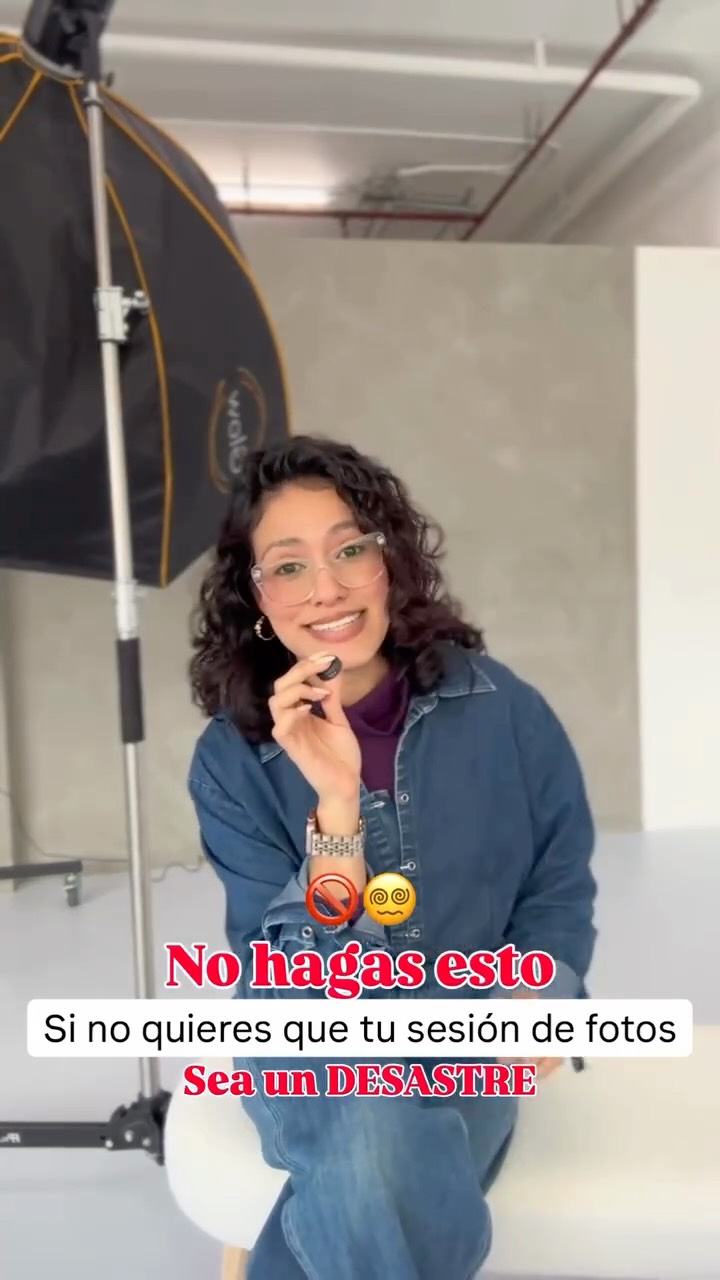 En nuestros años de experiencia estás son las situaciones que más afectan a nuestras clientas el día de su sesión de fotos 😵💫
1. No te confíes y mejor prueba tu ropa con anticipación ✅
2. Nada de probar nuevo look, mejor maquillarte y peinarte de la manera que ya sabes que te gusta ✅
3. Ir de prisa es lo peor que te puede pasar, todo sale mal, hay choques y tráfico por todos lados 😅siempre siempre es mejor ir con tiempo y en tranquilidad para que no te genere estrés que arruine tu maquillaje y tu experiencia ✅
Por último confía en nosotras 🙌🏻🤩 te ayudamos con las poses y te guiamos durante toda la sesión para que te veas espectacular en tus fotos 🫶🏻 para eso nos contrataste 😏
Guarda estos tips para tu próxima sesión de fotos y que nada te arruine ese día tan importante 😍