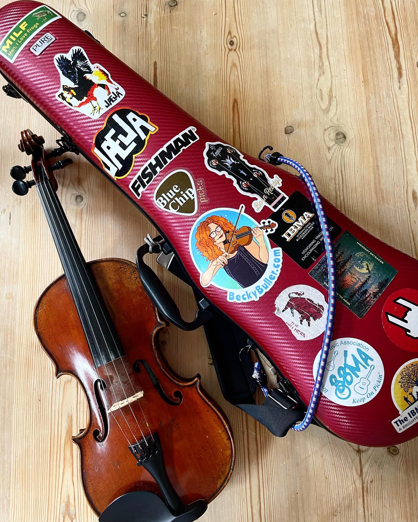 Good morning, bluegrassers! @philjogz from Errant Moose here, reporting for duty. It’s a busy start to the day here in Leeds as I finalise and pack for the fun weekend ahead. There is, however, always time for a tune. See you all on Sunday! #bluegrass #hexham #visitnortheastengland #livemusic