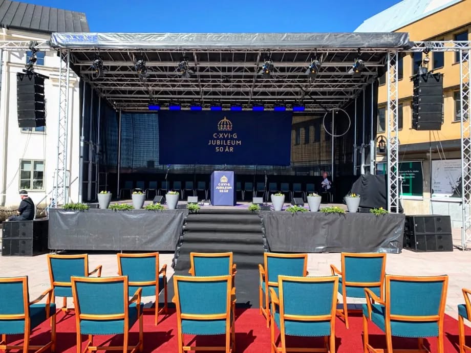 Kul att få bilder från gig med Martin Audio! Här från Pelle på Ljud & Ljus control i Sundsvall som levererar till kungen idag.
12 W8LM
4 WLX
@martinaudio #martinaudio #w8lm