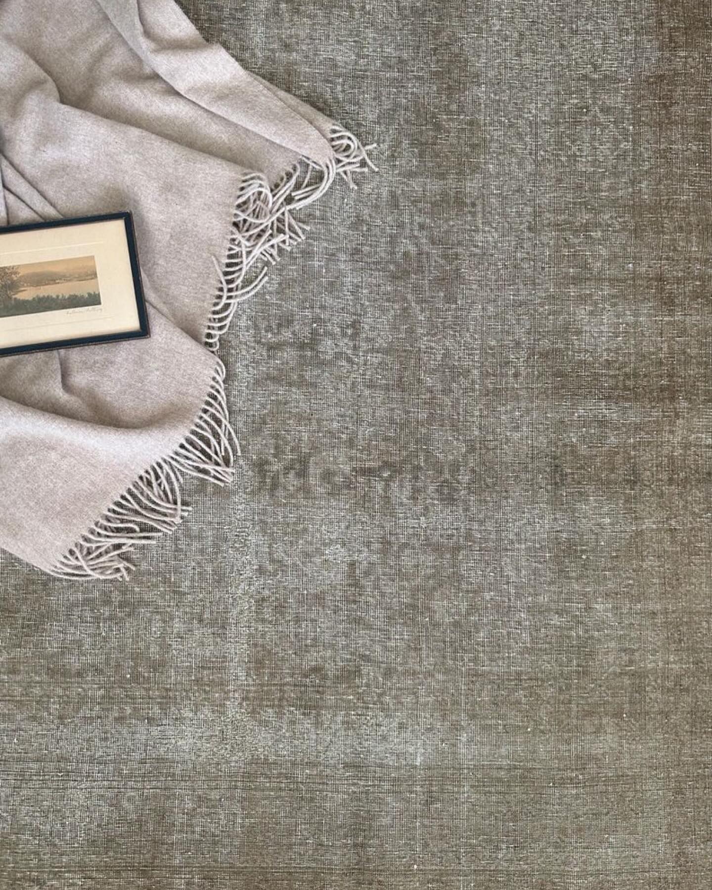 I’m in the business of buying things for other people that I really just want for myself. *SOLD*
This vintage rug is just the perfect tone and feel our client’s space needed, so I had to spread the love. Going to a good home 🤍
#vintageshopping #oneofakind