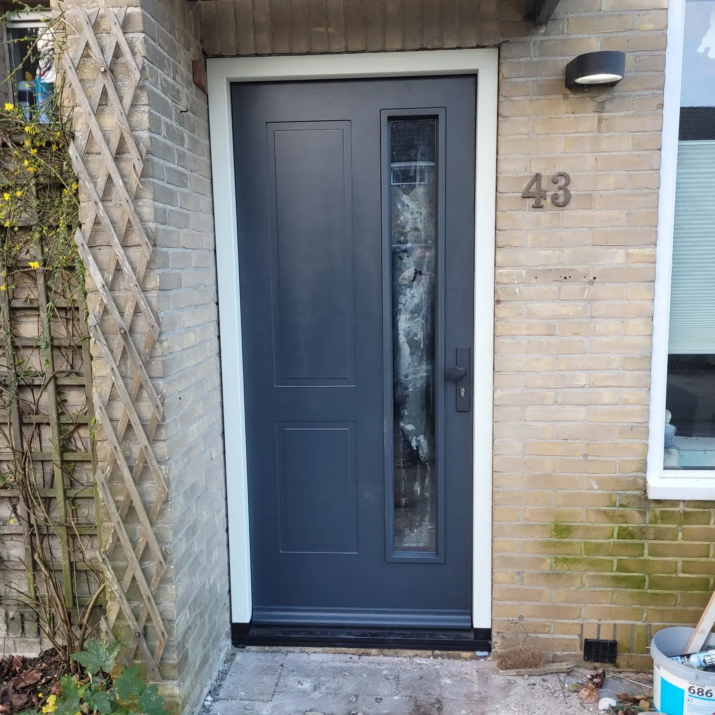 Mooie voordeur geplaatst