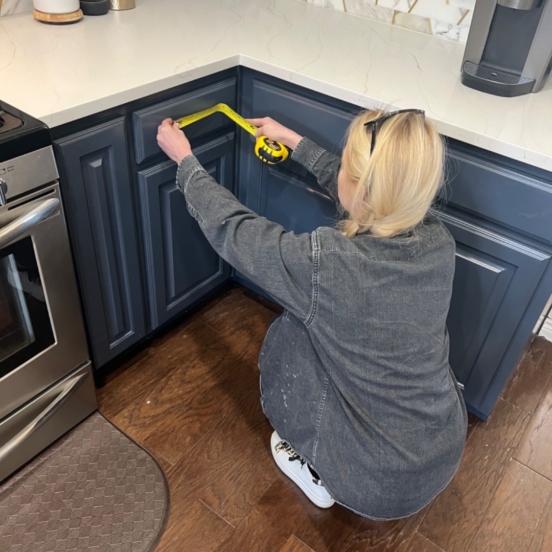 Nicole's attention to detail and precision ensure that every element of your design is flawlessly executed. From start to finish, she brings expertise and dedication to every project. #InteriorDesigner #AttentionToDetail #EstesDesignGroup