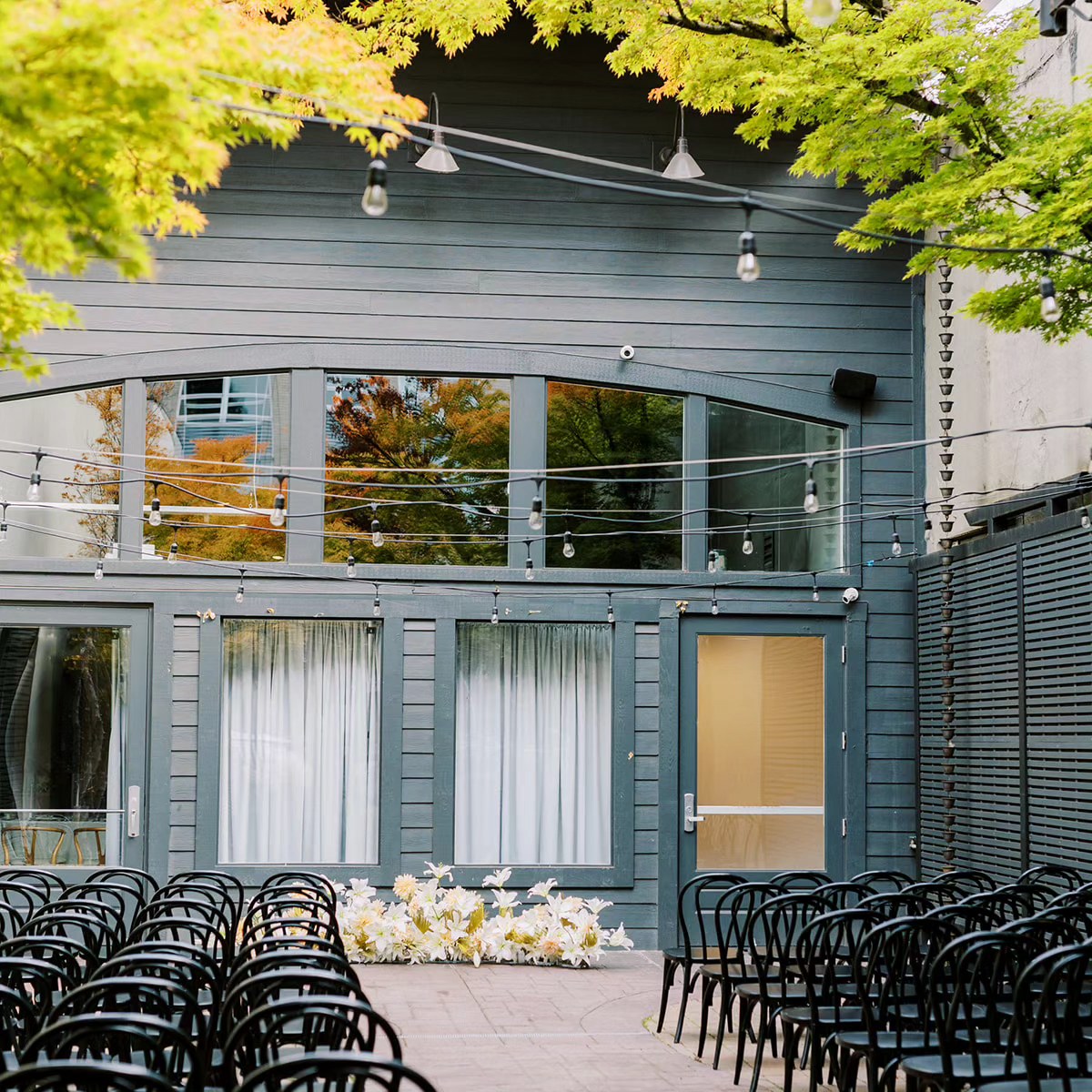 Fall is just around the corner & the leaves will be turning in our patio🍂
Planner @kelseytimberlake
Photographer @rtfaithphotography
Florist @britlynsimonefloral
Cake @dreamcakespdx
Rentals @ardeneventcollective @greatjones
Paper goods @lettersanddust
Linen @bbjlatavola
#everettwest #artemisfoods #pdx #foodie #thepearl #pdxparty #oregonwedding #partyinportland #portlandia #pdxevent #portlandvenue
‐‐----------‐----------------------------------------------------------------
Book an event at our venue. Great for any occasion: business, birthday, wedding, dance party, fundraisers and more! In house caterer @artemisfoods. Bring your imagination! For more information, link in bio.