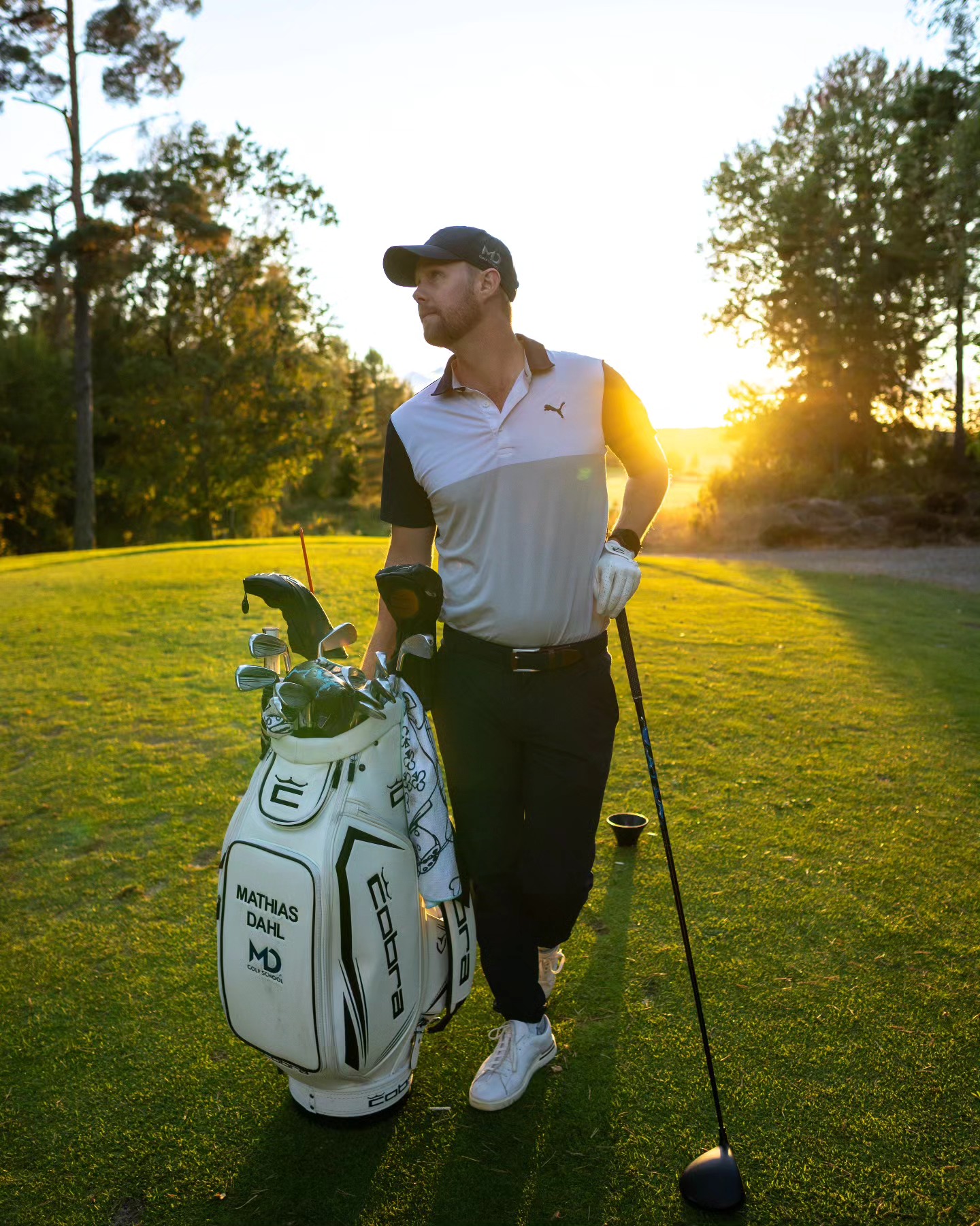 SPELA MED MIG
Banan har nu öppnat & succén från 2023 & 2024 är tillbaka! Ta chansen att spela 6 hål med mig och två andra golfare för endast 395kr. Ett utmärkt sätt att starta säsongen. Med fokus på att ha trevligt och spelanalys kommer du att komma hem med en idé om spelstrategi och lite av en träningsplan för hur du kan bli bättre.
Tisdagar & fredagar kl 14
* Måste vara 3 deltagare per pass
* Gäster betalar symbolisk greenfee
Kolla hemsidan under boka tid -> spellektion