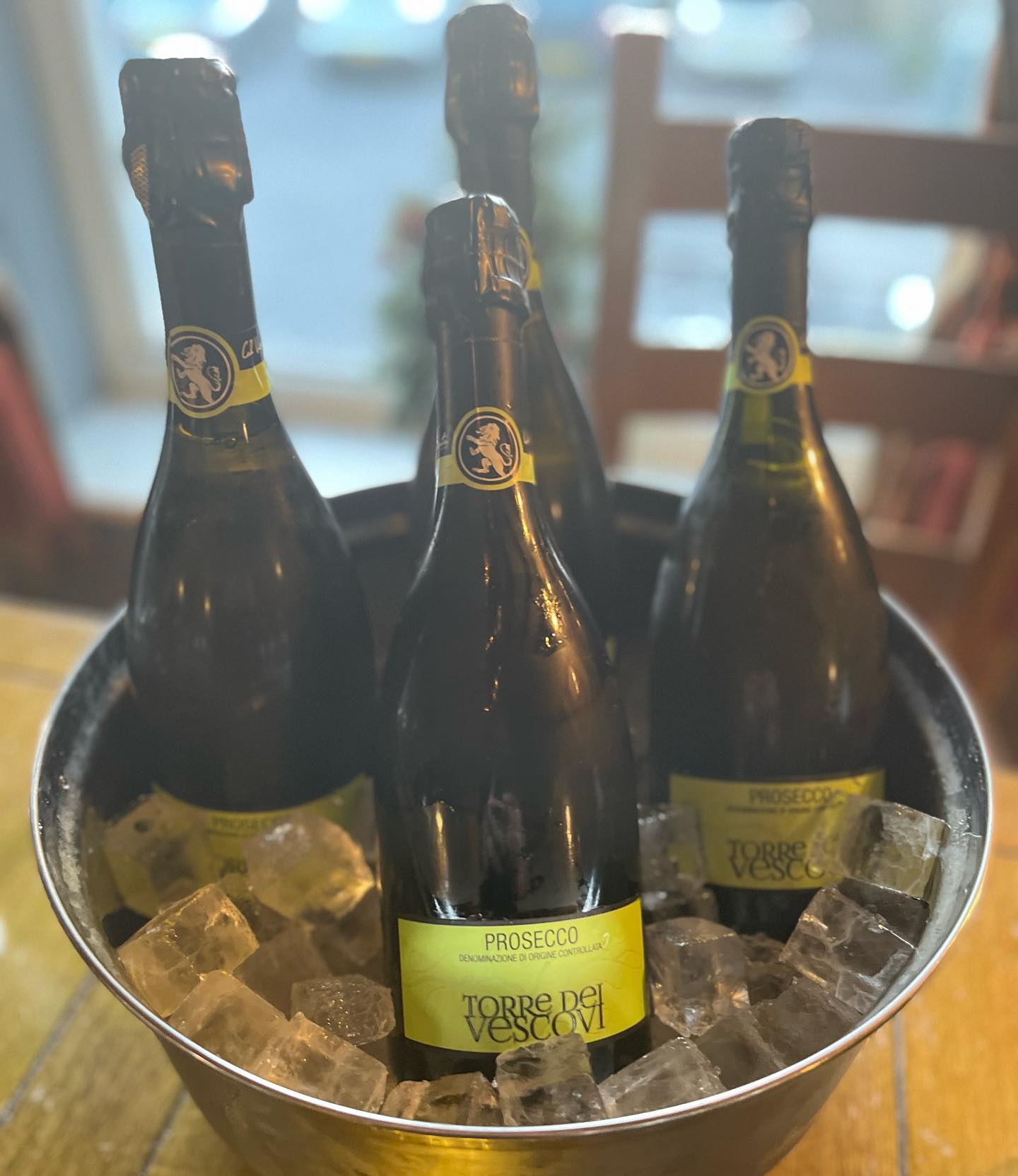 Looking for a venue to host a party? Our function room is available for private hire.
We are offering 6 bottles of Prosecco for the price of 5 🥂
please email enquiries@johnharveytavern.co.uk for more information
#functionroom #partyspace #lewespartyspace #lewes #visitlewes #privatehire #prosecco #pubfunctionroom #pub #lewespub #harveyspub #harveystaphouse