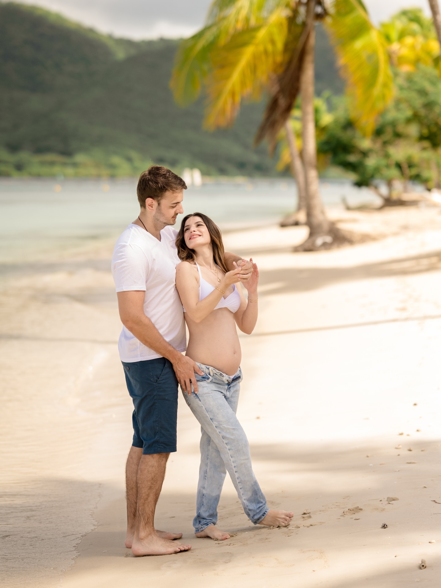 Ces quelques mois passent si vite… et pourtant, ils marquent le début de tout.
Une séance photo grossesse, ce n’est pas seulement de belles images.
C’est prendre le temps de se souvenir, de célébrer ce moment si particulier avant qu’il ne devienne un souvenir.
Des images sincères et naturelles, à transmettre et à chérir pour toujours 🤍
📸 Vous attendez un heureux événement et souhaitez immortaliser ce chapitre de votre vie ?
📩 Contactez-moi en message privé ou via le lien en bio pour réserver votre séance grossesse.
#photodegrossesse #martinique #grossesse #photographematernité #photographegrossesse