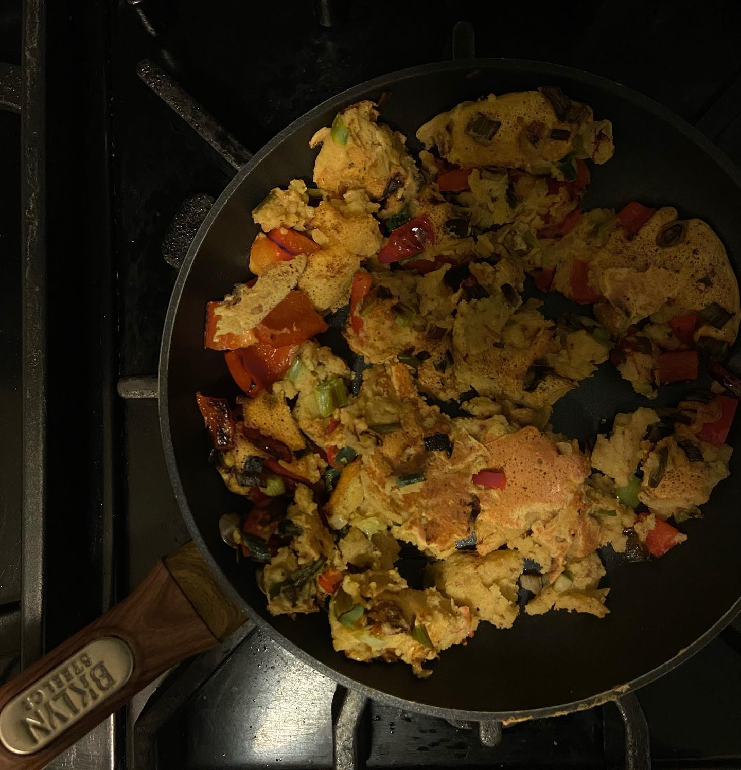 First stab at an alkaline-supporting chickpea flour omelette this morning! Texture is definitely more bread-like and not eggy, but still so tasty!
-
Ingredients:
1/2 cup chickpea flour
1/2 cup water
Salt, pepper, vegeta, red pepper
+ sautéed green onions and red bell pepper with avocado oil
.
.
.
#alkalinevegan #vegan #omelette #breakfast #dairyfree #crueltyfree #chickpeas #veganprotein