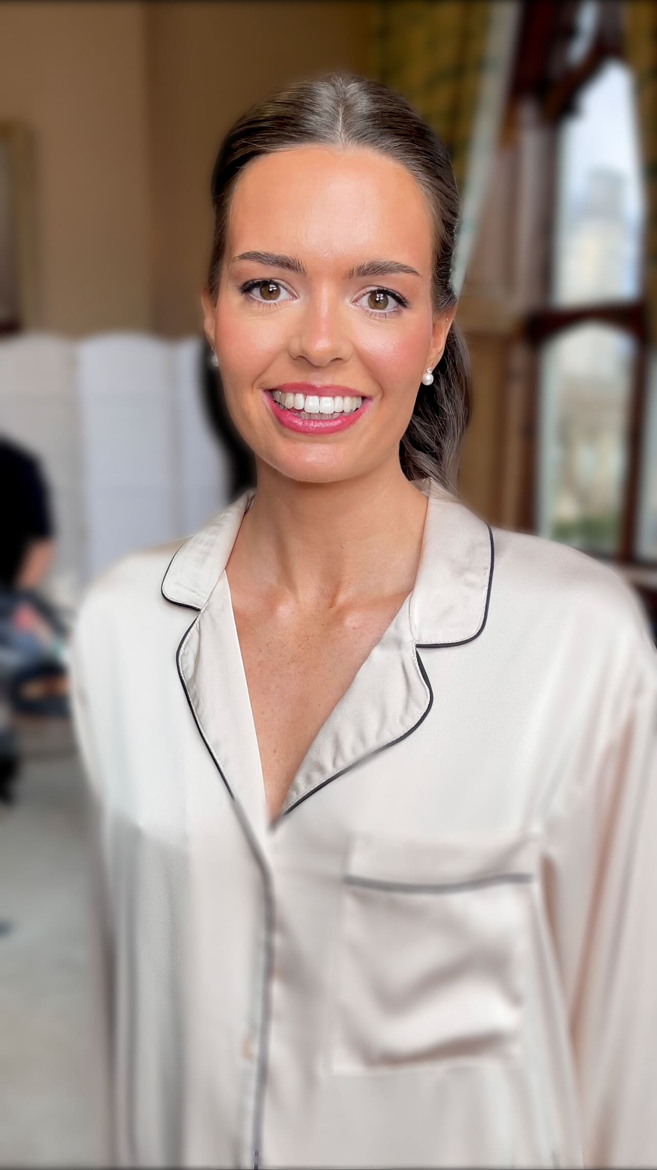 This is the part of the wedding morning most people never see. 👀
Busy, emotional, and fast paced.
My role is to stay calm, focused, and present — so you don’t have to worry about a thing. ♾️🤍
📧 Dates are limited and availability changes quickly.
If you’re still looking for your bridal hair and makeup artist, please reach out sooner rather than later.