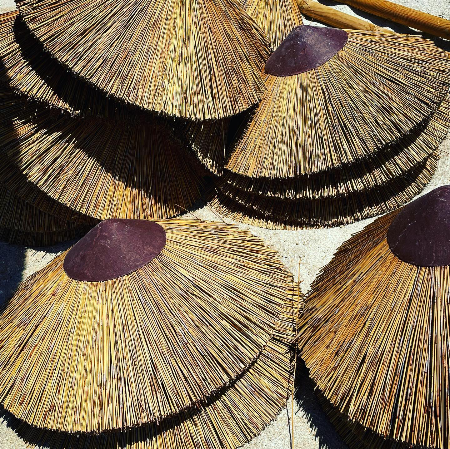 End of winter beach: Work in progress… #ombrellone #beachlife #whenincalabria #foundonthebeach #calabria