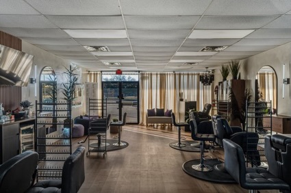 POV: you finally open the doors to the space you prayed for 😭✨
From vision → to reality → to tears.
This salon is officially THAT girl.
Tag your stylist bestie who needs this energy 👀
If you’re ready to elevate your business, you know where to find me 💬
#SalonDesign #BeforeAfter #DesignTok #InteriorInspo #FlawlessSpaces BossEnergy GlowUpSeason