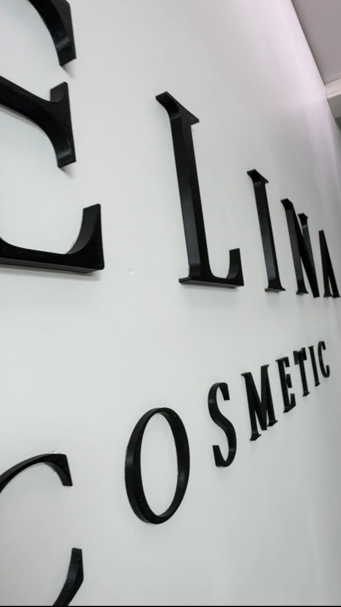 Small makeover, big studio glow ✨
So thankful for my biggest support 🤍
#beauty #celinacosmetic #bottighofen #kreuzlingen #makeover