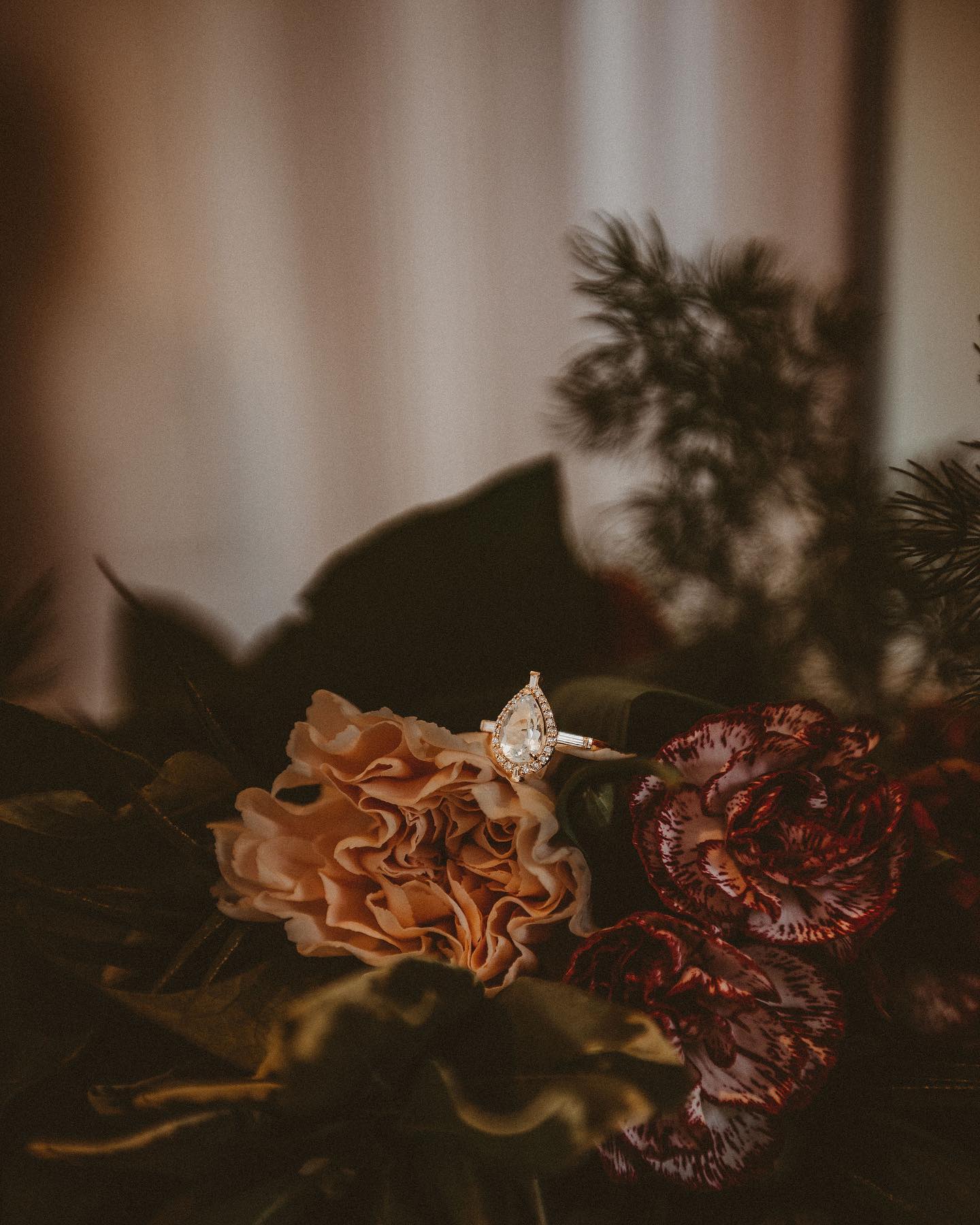 dream ring 😍 from @adornmentandtheory Photographer: @obsidianheartphoto
Jewelry: @adornmentandtheory
Venue: @surgicalmuseumchicago