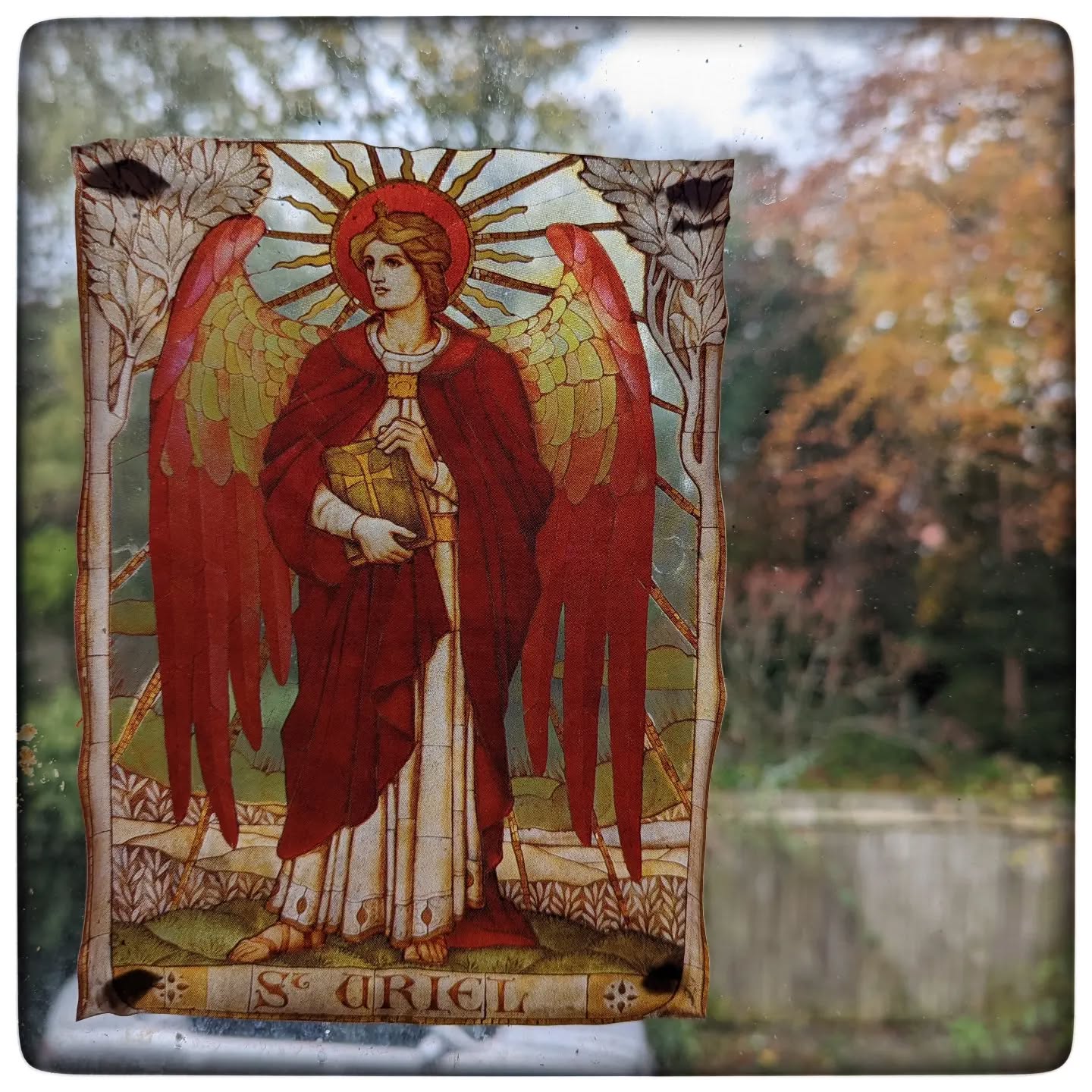 Spotted this beauty in a fantastic building in Moseley this week. Contact @bondwolfecom for details
#moseley #moseleyvillage #stainedglass #sturiel #stariel #archangel #archangels #birmingham #birminghamarchitecture