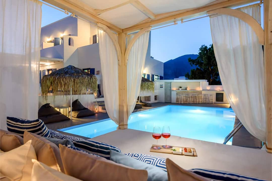 Photoshooting Aegeeis Hotel Santorini 2018 .
#swimmingpool #santorini #aegeeis #summer #august #visitgreece #wine #cyclades