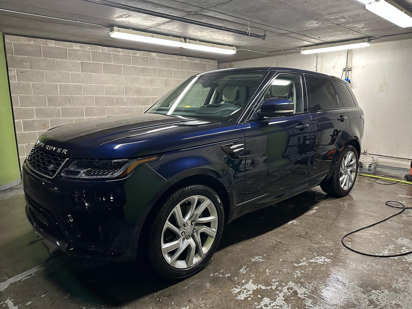 Detailed and ready for the week 😎 #rangerover Visit our website (link in bio) and book today!
.
.
#autodetail #autodetailer #autodetailing #clean #fresh #flawless #carculture #simplyclean #carlifestyle #dailydriven #luxurylifestyle #luxury #lux #interiordesign #exteriordesign #sanfrancisco #luxury #restoration #exteriordesign #restoration #detailing #carwash #bayarea #carcare #mobilecarwash #cargloss #carshine #auto #bayarea