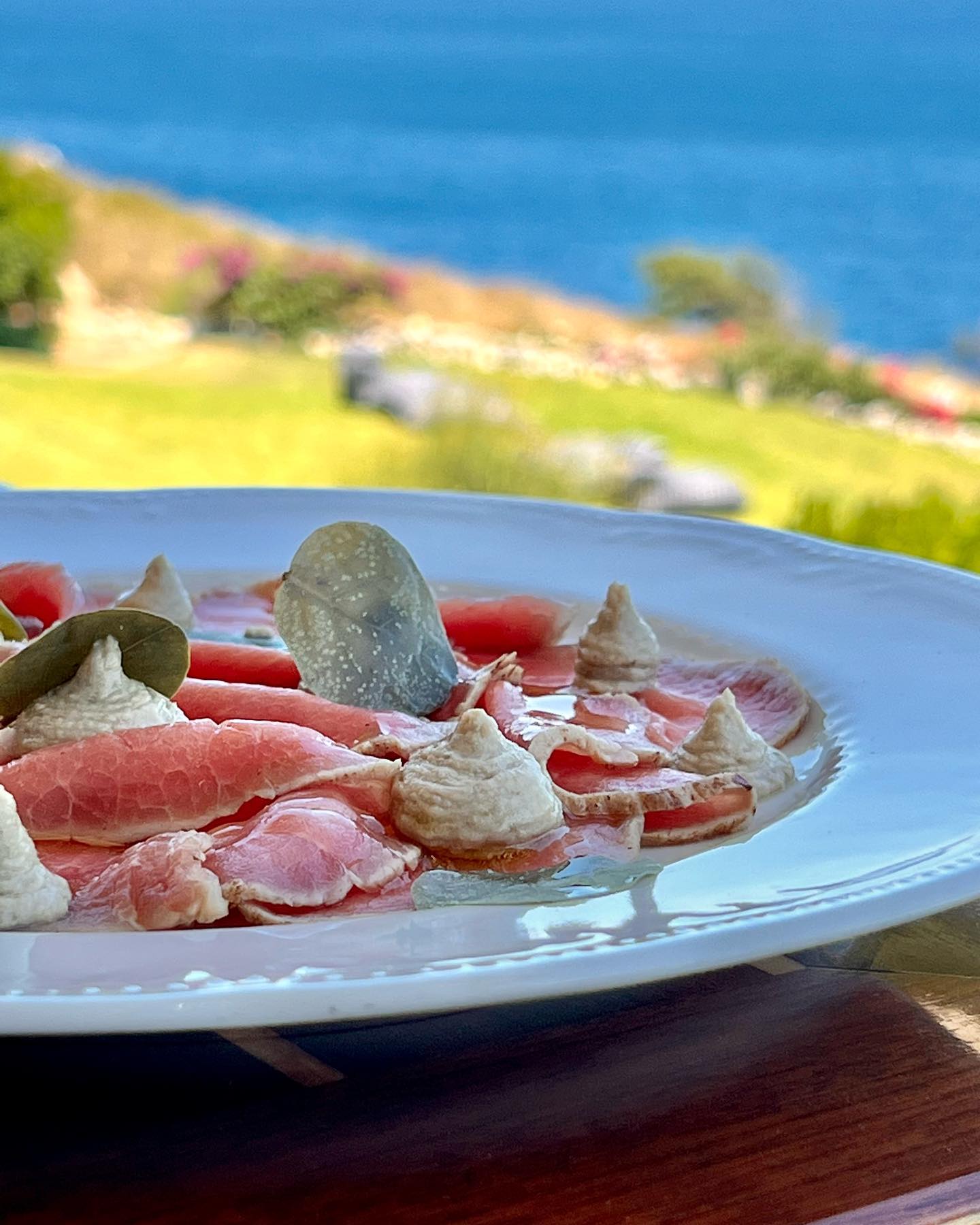 Vitel tonné à la mer #luxury #otranto #restaurant #italy #puglia #fashion #salento #travel #love #lecce #style #sea #luxurylifestyle #apulia #instagood #summer #lifestyle #gallipoli #design #beautiful #mare #picoftheday #estate #photooftheday #italia #photography #weareinpuglia #madeinitaly #chefcristinaconte