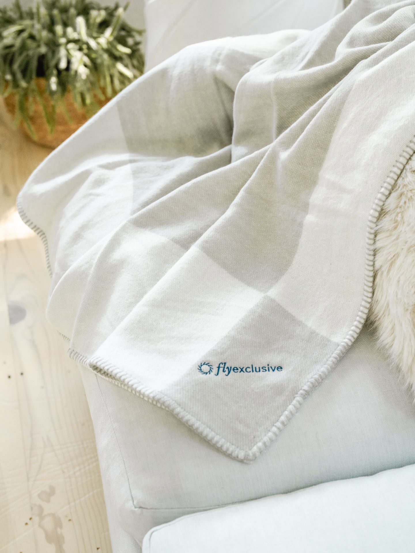 Luxury lives in the details. From fabric choice to subtle branding, this custom blanket was designed to feel thoughtful, elevated, and effortlessly comfortable for FlyExclusive. ✈️