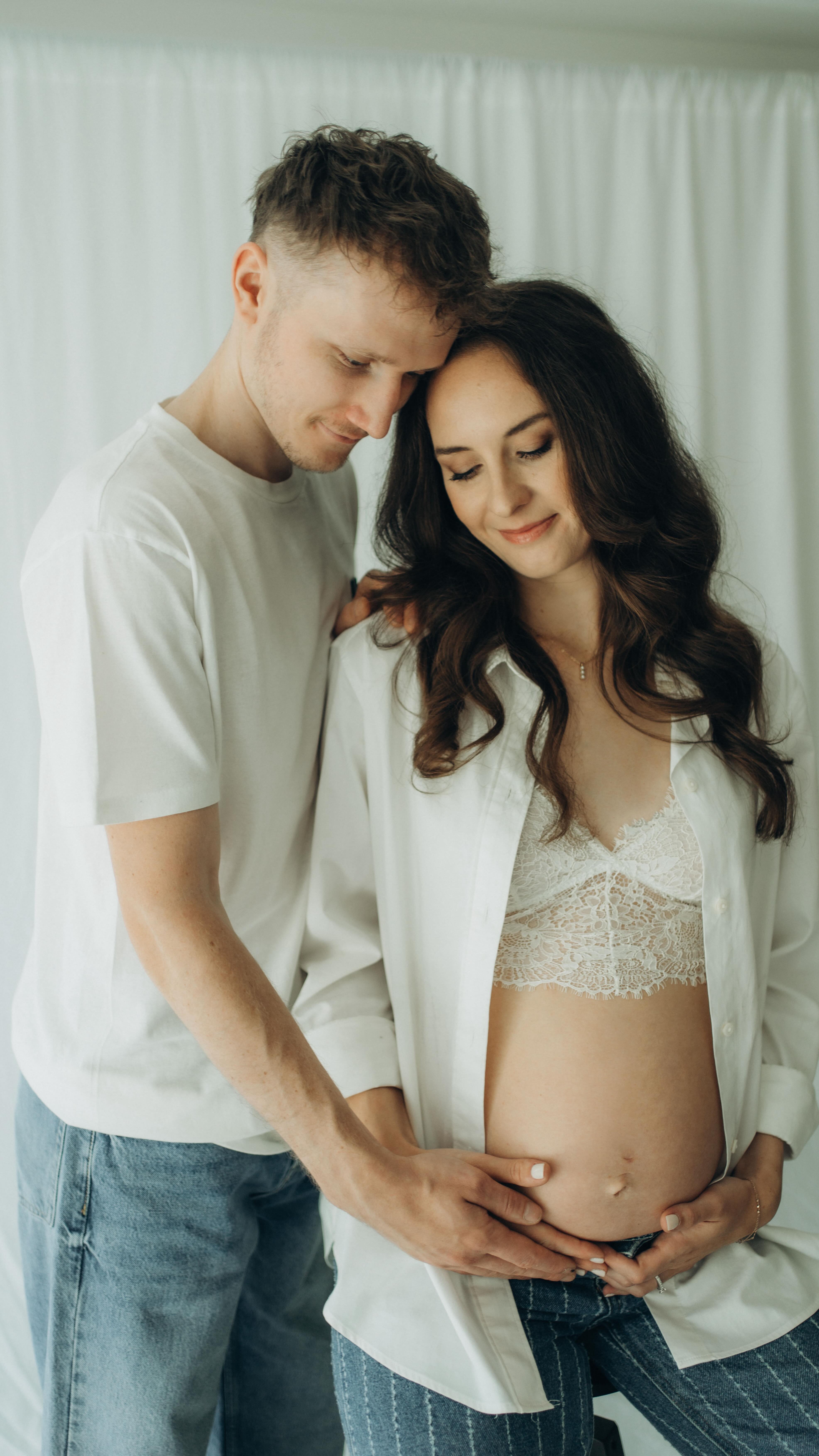 Těhotenských focení fotím přes rok opravdu hodně a mám tohle focení moc ráda. Zachycujeme společně krásné a jedinečné období - čekání a těšení se na nového člena rodiny. 🤍
A teď je konečně zase ideální čas na focení v ateliéru, což je v zimních měsících úplně nejlepší volba. Teplo a pohodlí, což ocení hlavně rodinky a nastávající maminky. Zároveň můžete snadno měnit outfity a taky styl focení. ☺️
Fotky v nádherných prostorách ateliéru podtrhnou atmosféru fotek a dodají jim jemný minimalistický vzhled.
-
#tehotenskefoceni #fotografpraha #fotografpardubice #fotografhradeckralove