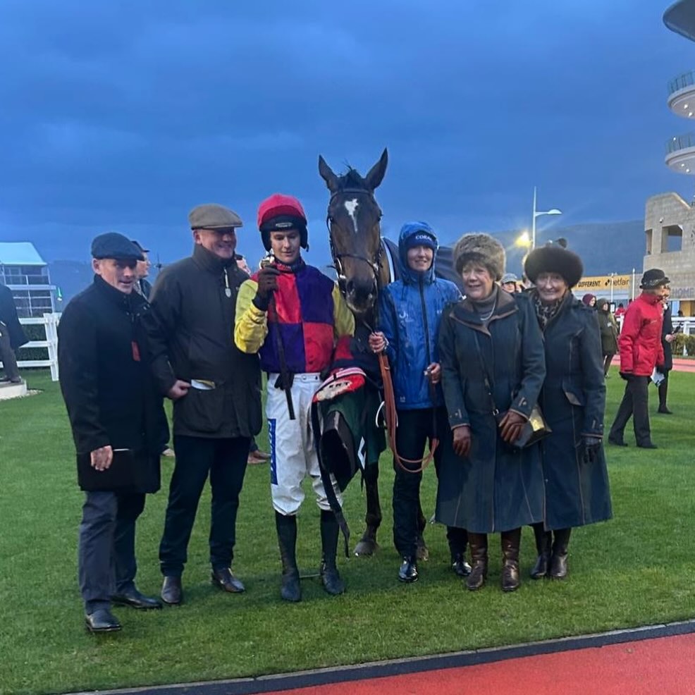 🥇 Grade 2 Winner, Kripticjim wins today @cheltenhamraces under @brendanp1995 🌟
Well done to Anne & Garth 👏🏻
Also another great day for Triple Trade landing 3rd place in a Grade 3 🌟
Great couple days all round 🤩
@coralofficial
@dodsonhorrell