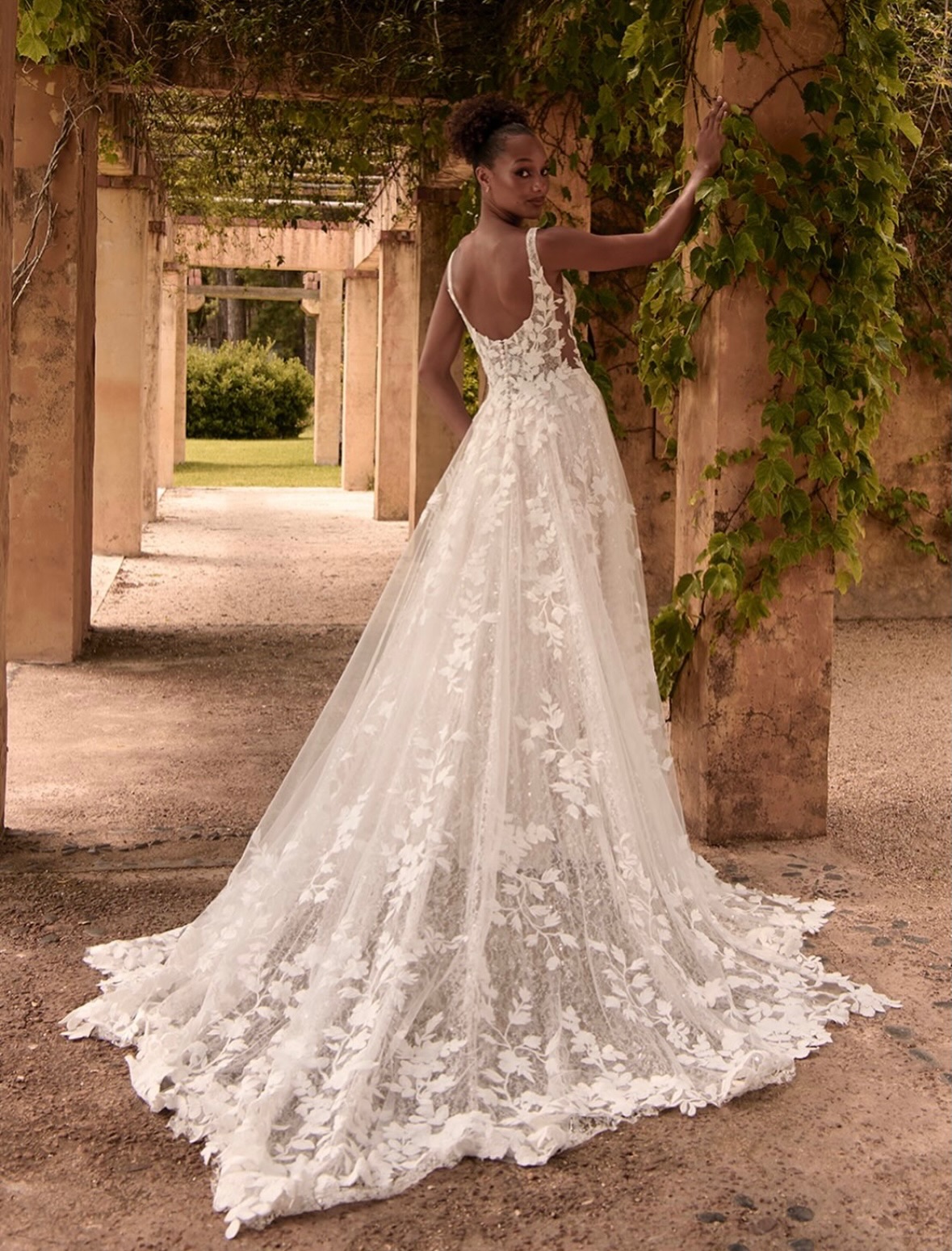 Wimmer by Madi Lane 🤍
A modern romantic dream with a touch of drama. Featuring delicate floral lace from bodice to hem, a soft A-line skirt and a breathtaking illusion train that glides beautifully behind you. The plunging neckline and low scoop back keep it contemporary, while the botanical lace gives that timeless, garden-inspired feel.
Light, elegant and effortlessly feminine – perfect for the bride who wants to feel graceful with a hint of wow. 🌿✨
#madilane #madilanebridal #etheral_moods #whimsicalbride #bride