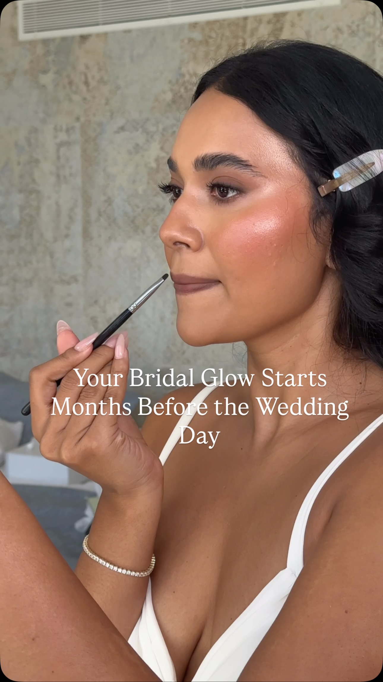 I don’t know who needs to hear this but …your bridal makeup doesn’t begin on your wedding morning—it begins months before. This means you have to take care of your skin like you have never taken care of it before. This is your bridal era. Take the time to pamper yourself and create a ritual with your skincare routine.✨
Here are some treatments many of my brides get done. Always do your research and talk to your dermatologist or licensed professional first!
6–12 Months Before (Resurfacing & Pigmentation):
•Fractional CO2 Laser Resurfacing: Best for severe acne scars, deep wrinkles, and significant texture issues.
•Fraxel or Clear + Brilliant: Recommended for a series of treatments to improve skin tone, pore size, and texture.
Key professional treatments to consider 3–6 months before your wedding:
• Hydrafacial – deeply cleanses, exfoliates, and infuses the skin with hydrating serums. Ideal for dull, dehydrated skin and brides wanting instant glow with minimal downtime.
• Chemical peels (light to medium depth) – gently remove dead skin cells, improve texture, reduce pigmentation, and smooth fine lines. Best for uneven tone and rough texture.
• Microneedling – stimulates collagen production, improves pore appearance, acne scars, and overall skin firmness. Results build over time, so early planning is essential.
• LED light therapy – supports collagen, calms inflammation, and can help with acne-prone or sensitive skin depending on the light type used.
⸻
Important notes for brides:
• If you are pregnant or breastfeeding, avoid certain chemical peels, retinoids, and aggressive treatments—always consult a qualified professional.
Luxury destination bridal makeup and hair Greece, Italy, Santorini