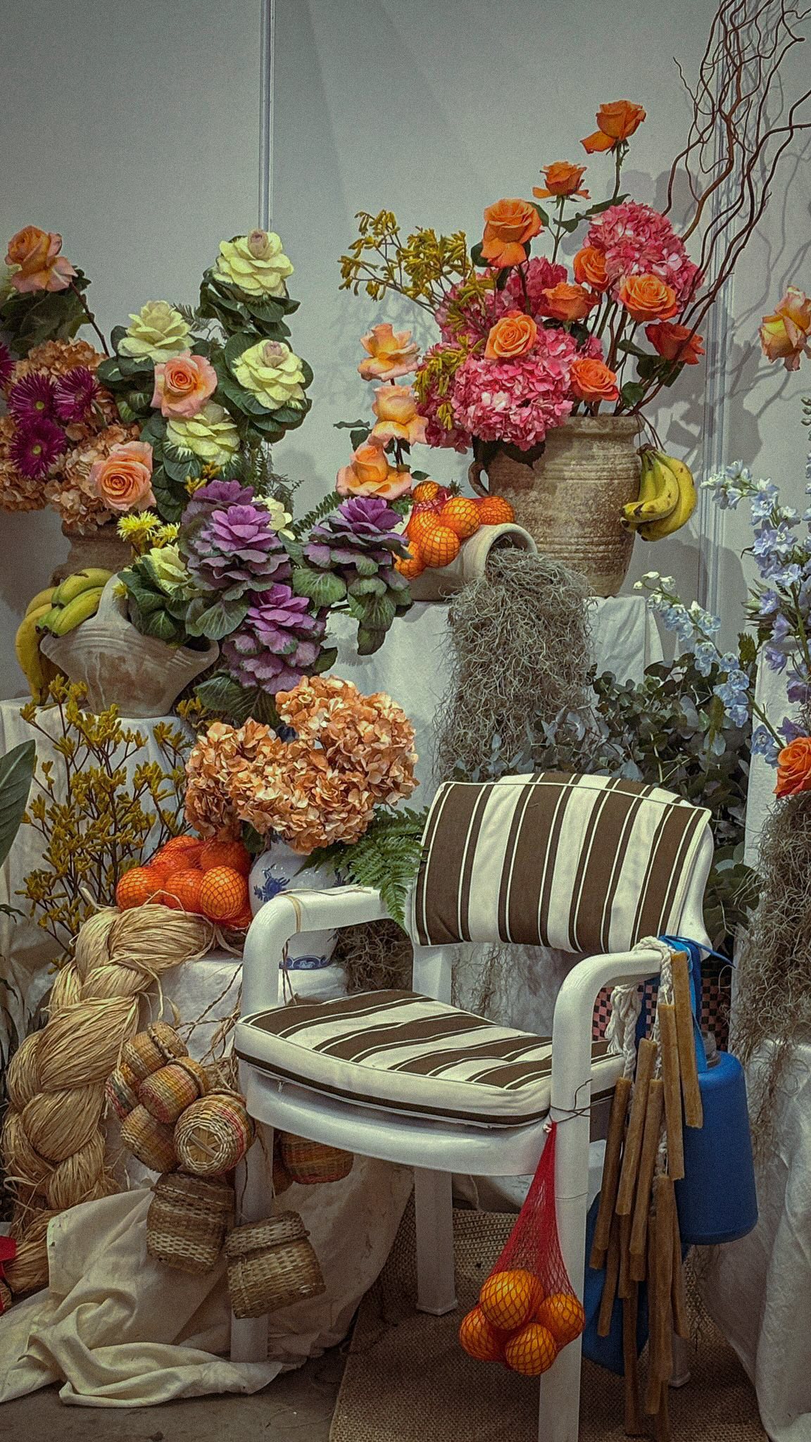 🍍🦋Le salón du mariage Instal 🍌🍊
.
.
.
Always really difficile to get pretty pics when the light inside ce lieu is exactly like football stadium spotlights 🥲
Une DA very “AYY QUE CALORRRR MI AMORRRR ” while real life was more “ayyyy que frío”.
Loved the rendu final, on vous laisse un reel while we wait for our 35mm pics to be developed.
Besitos bbs ✨