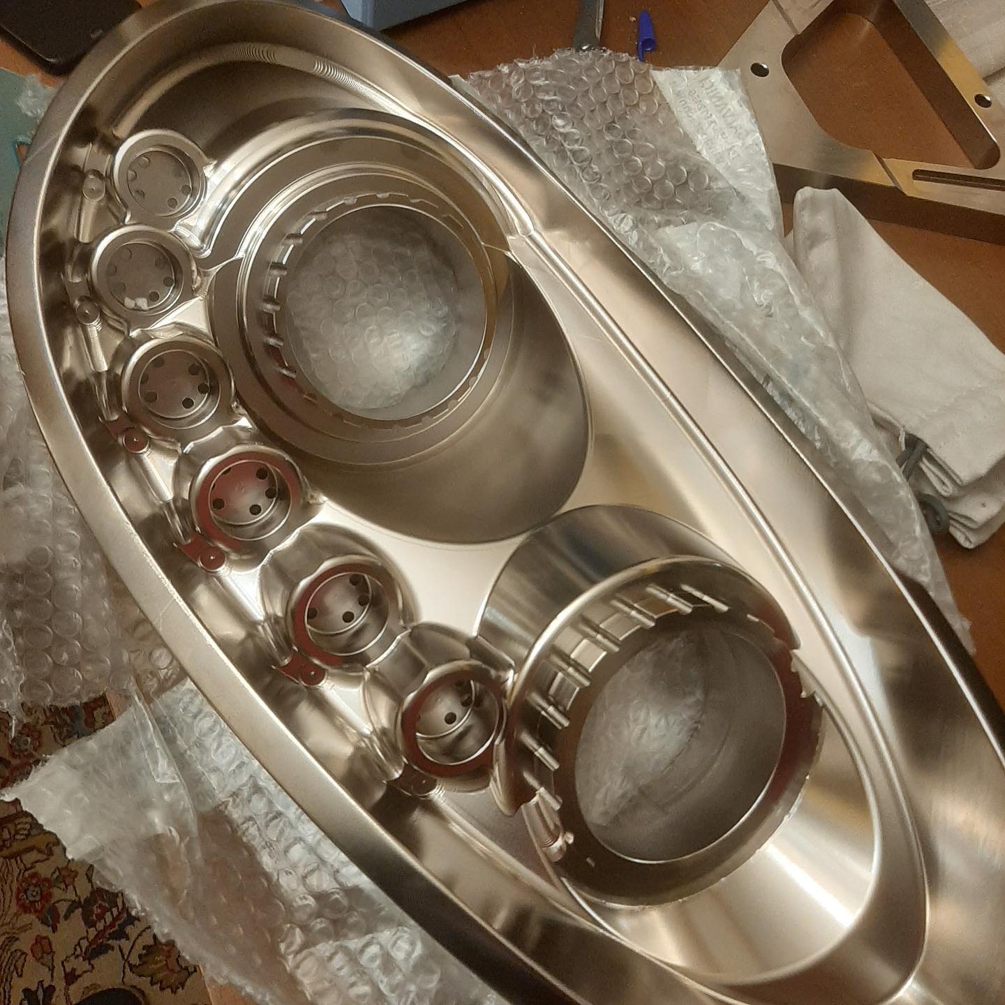 Headlight housing machined from a solid 100kg block of aluminium, took 300 hours of machining!!!
#corbellati #missile #corbellatimissile #barchetta #coupe #targa #weapon #hypercar #hypercars #supercar #supercars #luxury #luxurycars #jewelry #handmade #fast #fastestcarsintheworld #records #record #unique #billet #machined #cnc