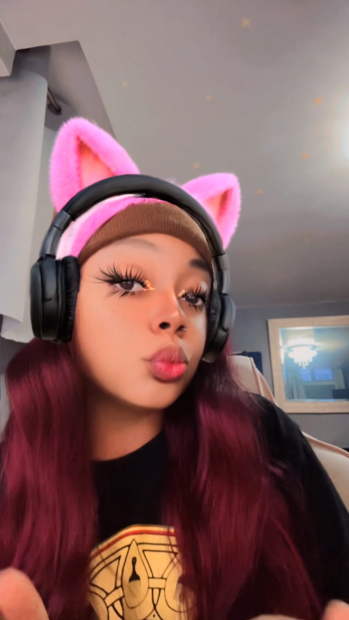 BET ON MEEEEEEEE 🎤👩🏽🎤🤘🏽
Bet on it is DEFINITELY the vibe all 2026… to turn my life around TODAY IS THE DAY
Also side note a lot of times when people tell me I’m talented and they wish they were born with talent like me it stings a lil because I wasn’t born with this I have invested an absurd amount of hours into building my skills as an artist starting from around 12 years old.
Rather than admiring someone’s talent… try admiring their dedication, their drive, their passion 💪🏽