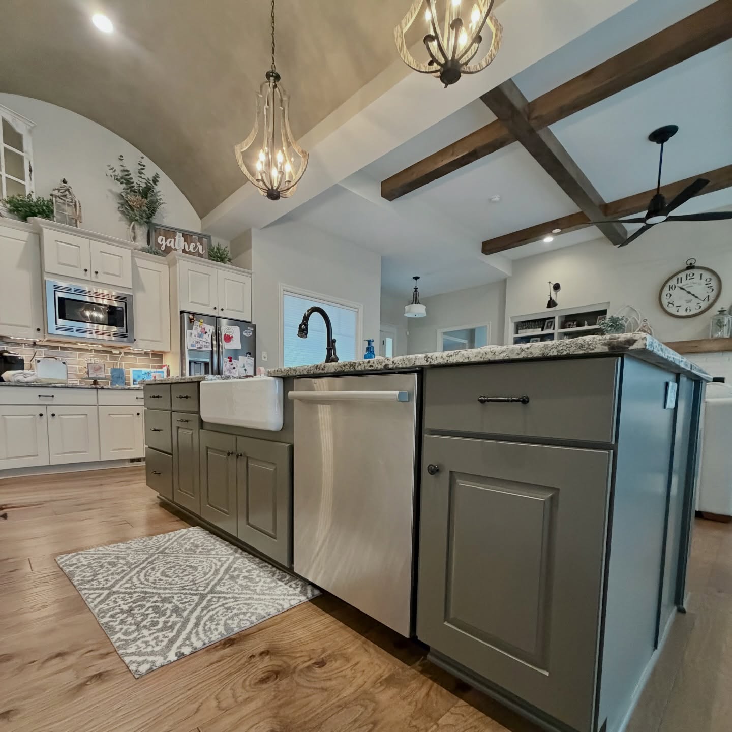 Kitchen island refresh using āPorpoiseā by Sherwin Williams š¤
And a little throwback momentāpeep that washed barrel ceiling we did years ago when this was a model home! š