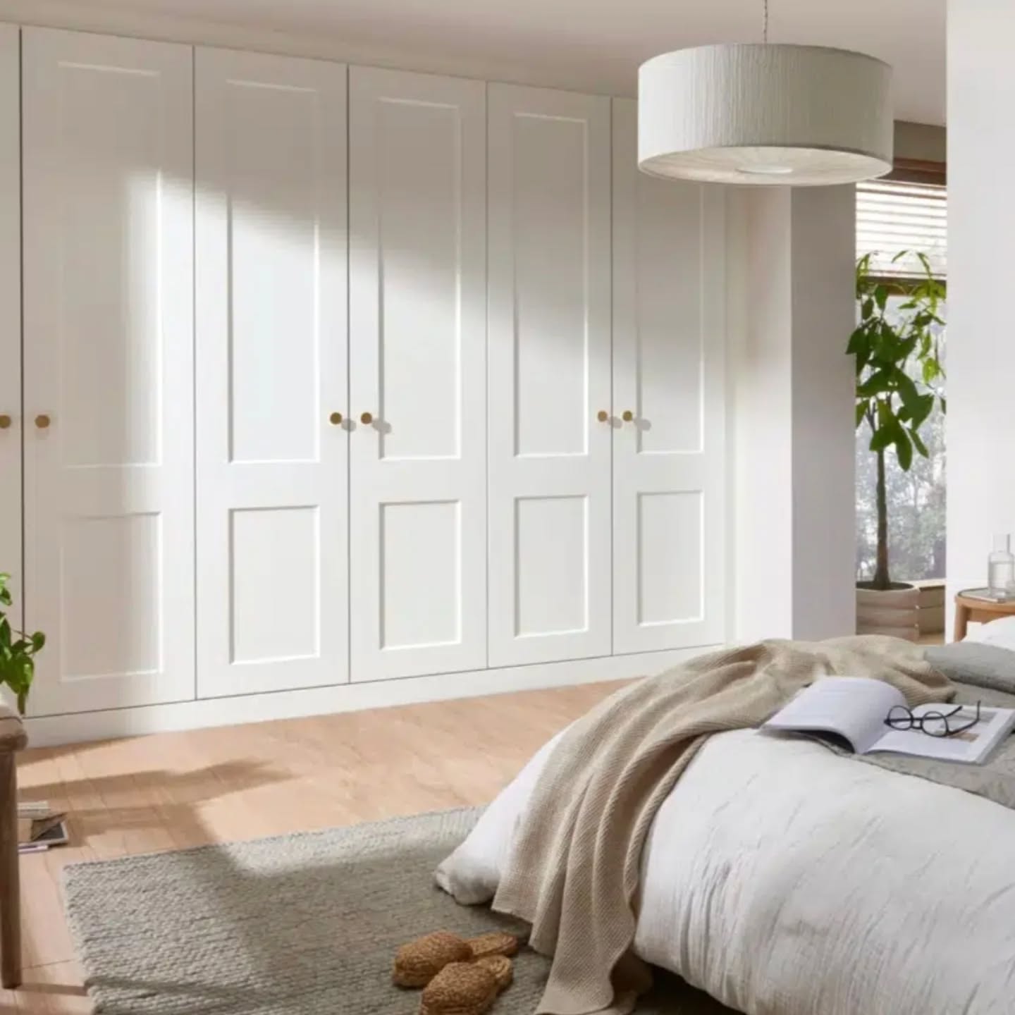✨ Ready to elevate your bedroom style? Transform your space with stunning fitted wardrobes by Tivoli, designed to maximize storage while adding a touch of elegance! 🛏️ Experience the perfect blend of functionality and beauty—your dream bedroom awaits! 💫