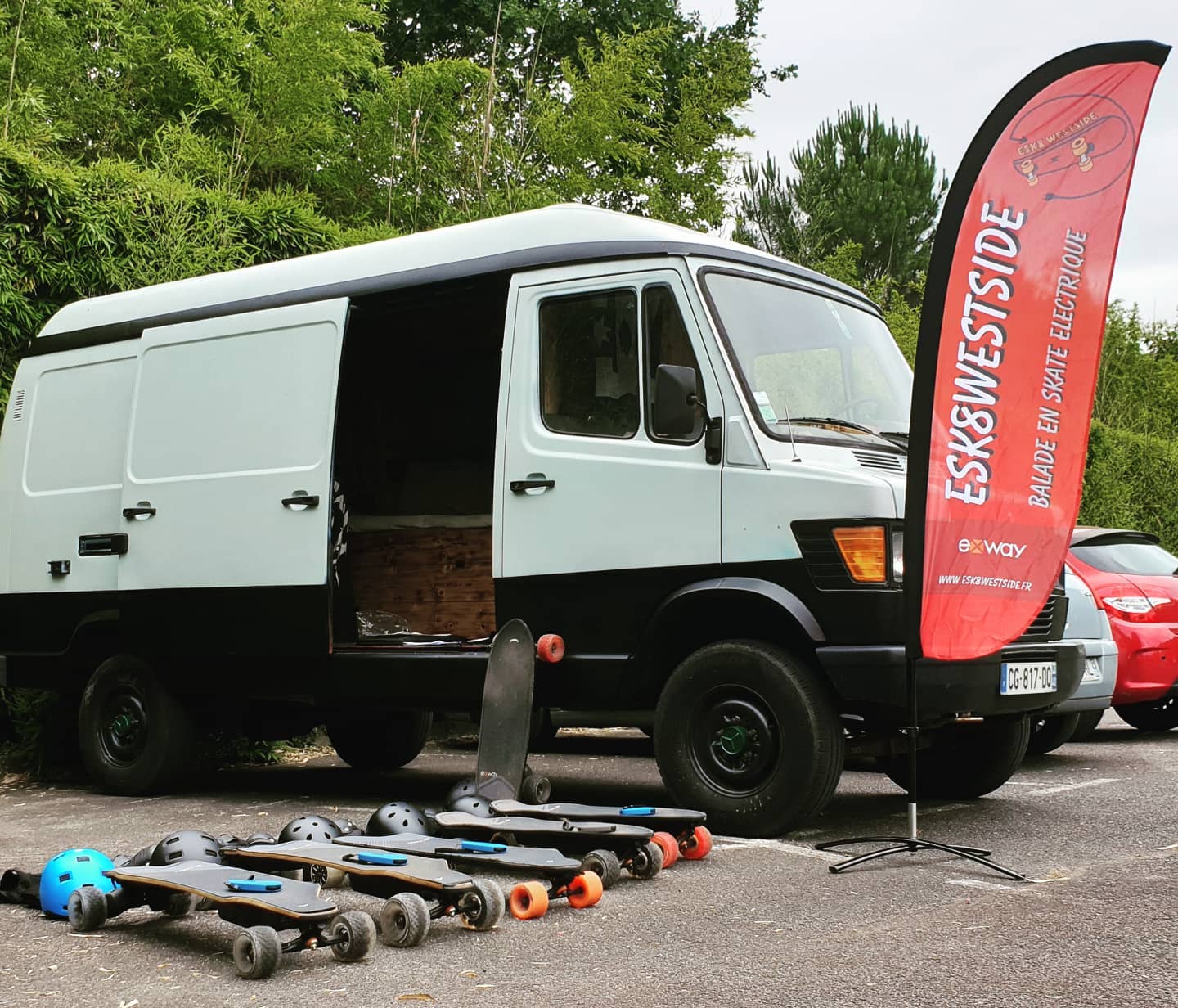 🛹⚡Electrique mobile station⚡🛹
.
...Balades itinérantes à travers les Landes en skateboard électrique...
.
On recharge partout et on repart...
#skateelectrique
#mercedes #baladeskateelectrique #guidedeslandes #activitelandes #sk8 #esk8france #esk8 #exwayfrance #exway #vieuxboucau #molietsetmaa #Seignosse