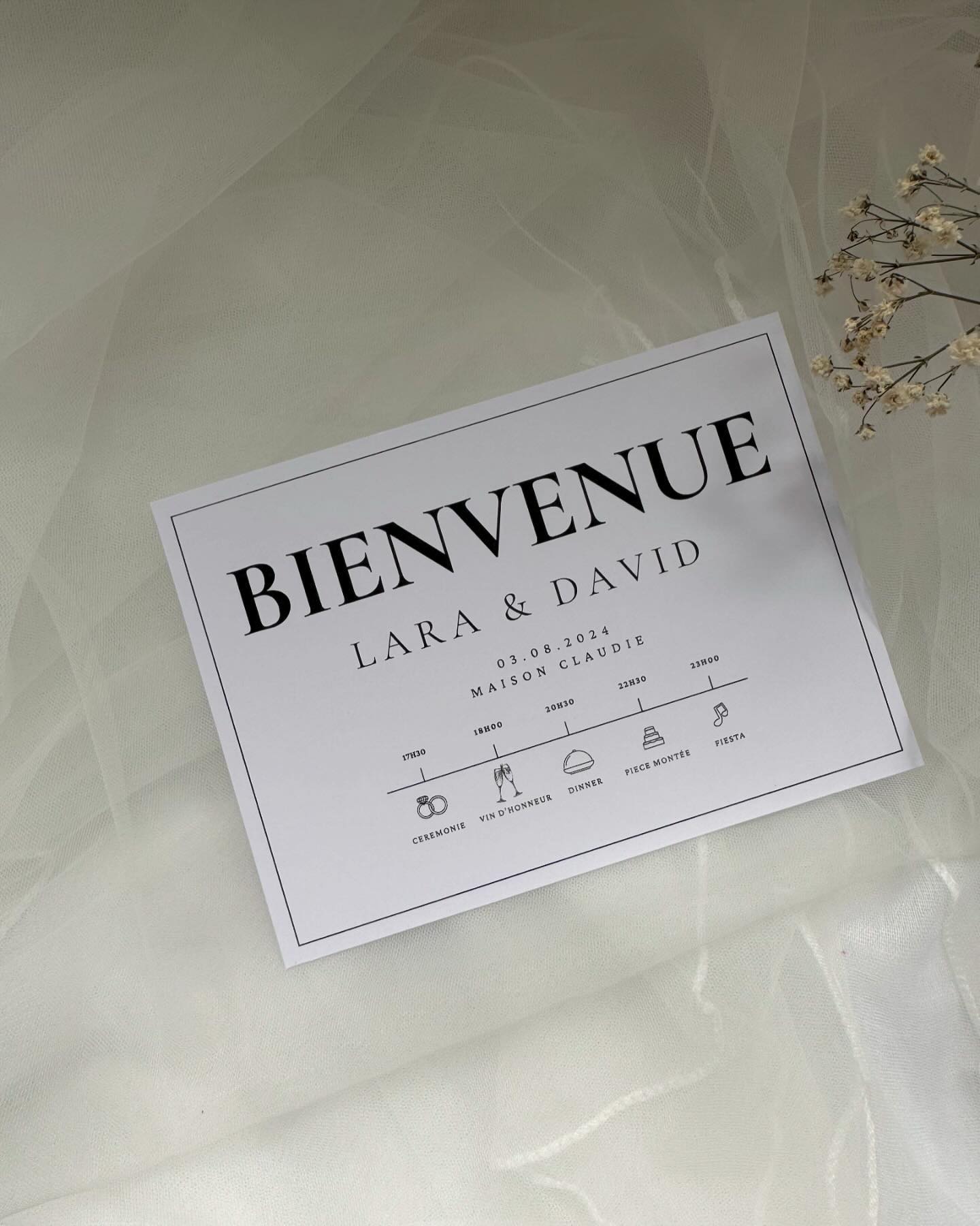 Last shot pour cette carte de bienvenue délicatement déposé en chambre pour l’arrivé de vos invités. ✨
#papeteriedemariage #papeterie #papeteriepersonnalisée
#stationery #cartedebienvenue #bridetobe #bride2024 #mariage2024 #mariage2025
Réalisation de vos désirs sur mesure 📩