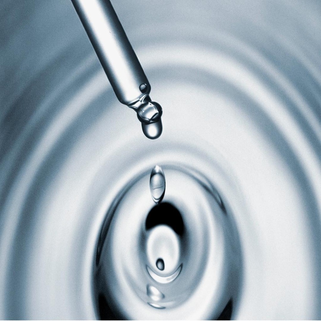 HYALURONIC ACID⠀
What is Hyaluronic Acid(HA)?⠀
HA is produced naturally in the human body, it helps keep our tissues cushioned and hydrated. It acts like a sponge that absorbs upto 1000 times its weight in water.⠀
⠀
Why Hyaluronic Acid?⠀
HA is safe for oily, sensitive, dry, and combination skin. HA can be found in face cream, serums, mask, eye cream, and body lotions. It brings moisture to skin all day by drawing hydration from air into skin. ⠀
⠀
3 Things Hyaluronic Acid does!⠀
• HYDRATE - Hydrate dry skin making it look plumper and smoother.⠀
•Anti-Aging - As we age, our skin produces less HA which causes wrinkles. HA helps improve appearance of fine lines and wrinkles. ⠀
•Joint Pain - Yes it really does, but its not applied topically. HA injected to joint, gives people suffering from arthritis some pain relief. ⠀
.⠀
.⠀
.⠀
.⠀
.⠀
#evanstonyyc #yycskincare #yycfacials #yyc #yycmodel #yycmoms #yycbride #yycbridesmaids #yycmen #calgarysmallbusiness #calgarymom #calgarywedding #calgarymodel #calgarybusiness #calgaryfacial #yycdermaplaning #yycmicrodermabrasion #calgarydermaplaning #calgarymicrodermabrasion #yycsmallbusiness #Hyaluronicacid #skinhydration