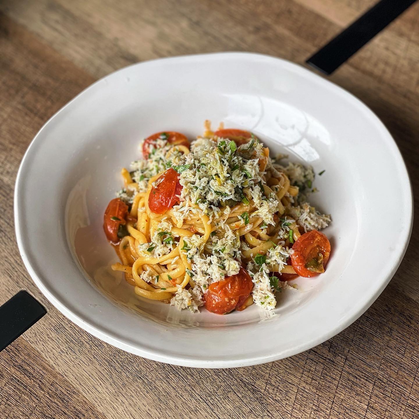 Crab linguine on our updated menu! White and brown crab meat with juicy tomatoes, Calabrian chilli, white wine.
Come visit us!
#pasta #fresh #food #maidenhead #homemade #delicious #crab #linguine #sauceandflour