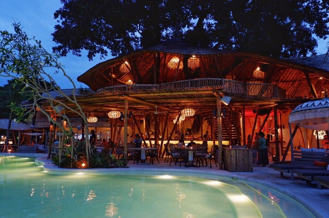 The experts in bamboo architecture and modern design💪 💙
📍 Artotel Beach Club, by Penjor Bali Mandiri
#pbmbali #balibambooresorts #ecolivingbali #ecolivingproject #baliecoliving
#balibamboovillas #balilife #islandlife #architectureanddesign #baliarchitecture #balibamboobuilding #bambooarchitecture #bamboodesign #bambooproject
#balivilladesign #baliprojectmanagement