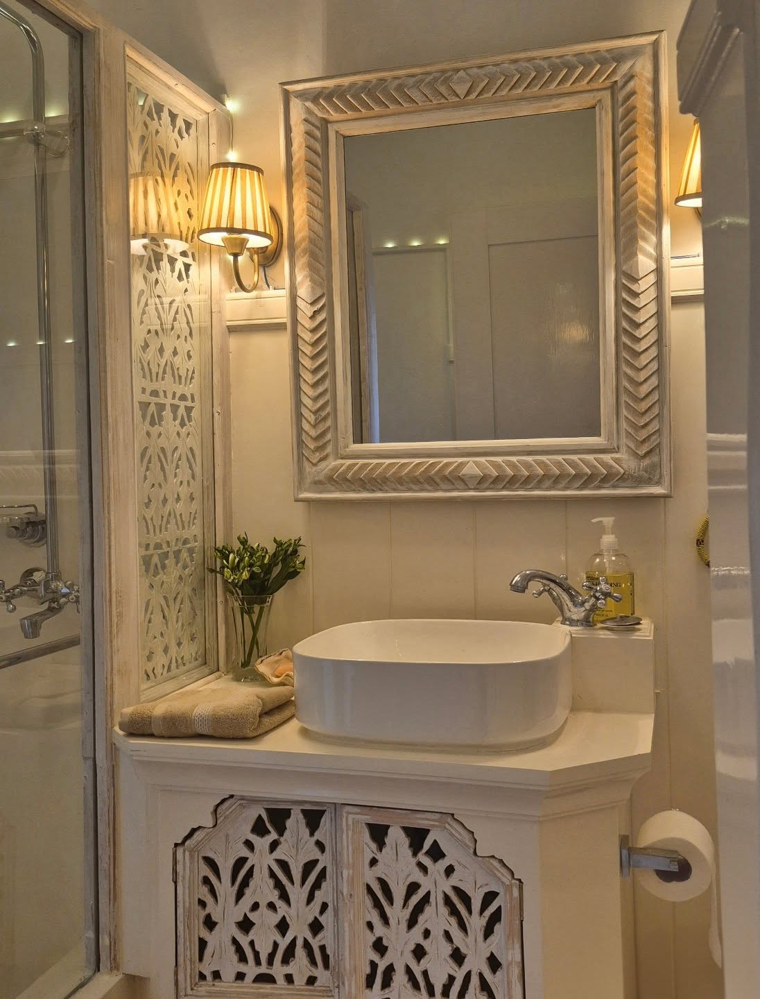 From bathroom to shower. Renovation completed in time for my parent's arrival in Kenya. Great to see all our decorative carving work together. Now for some quality family time, woohooo! #interiordesign #interiors #woodcarving #diy #amysandyslumsdaine