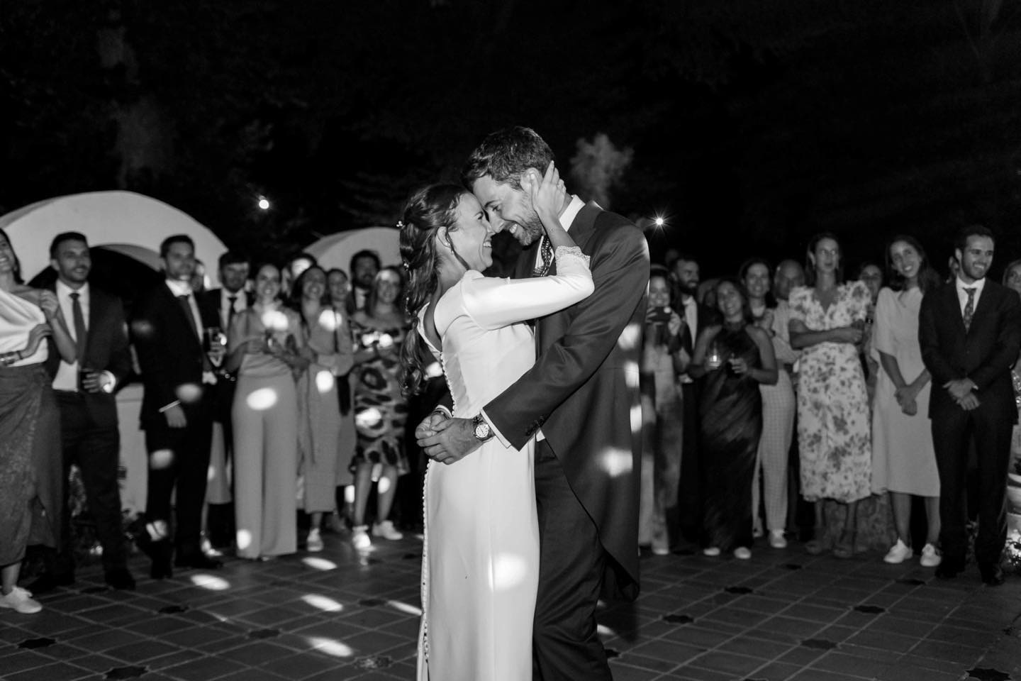 Arte, pasión y mucho, mucho ritmo pusieron Irene y Santi en el comienzo del baile.🔝
Feliz vida pareja ❤️.
@minnafotografia
@guadalquivircatering
@sergiodiazdj
@bellezaabsolutacc
@santa_catalina_events