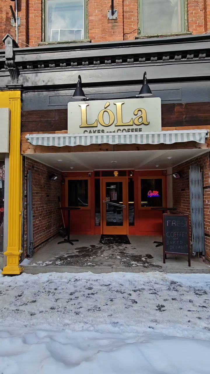 It is nice to slow down during a busy day to enjoy the little things ✨️ please check out @lolacakesandcoffee if you are in the Peterborough area! Fantastic coffee, delicious treats, and friendly staff 💖
#ptbocanada #shoplocal #canadianartist #femaleartist #artistsoninstagram