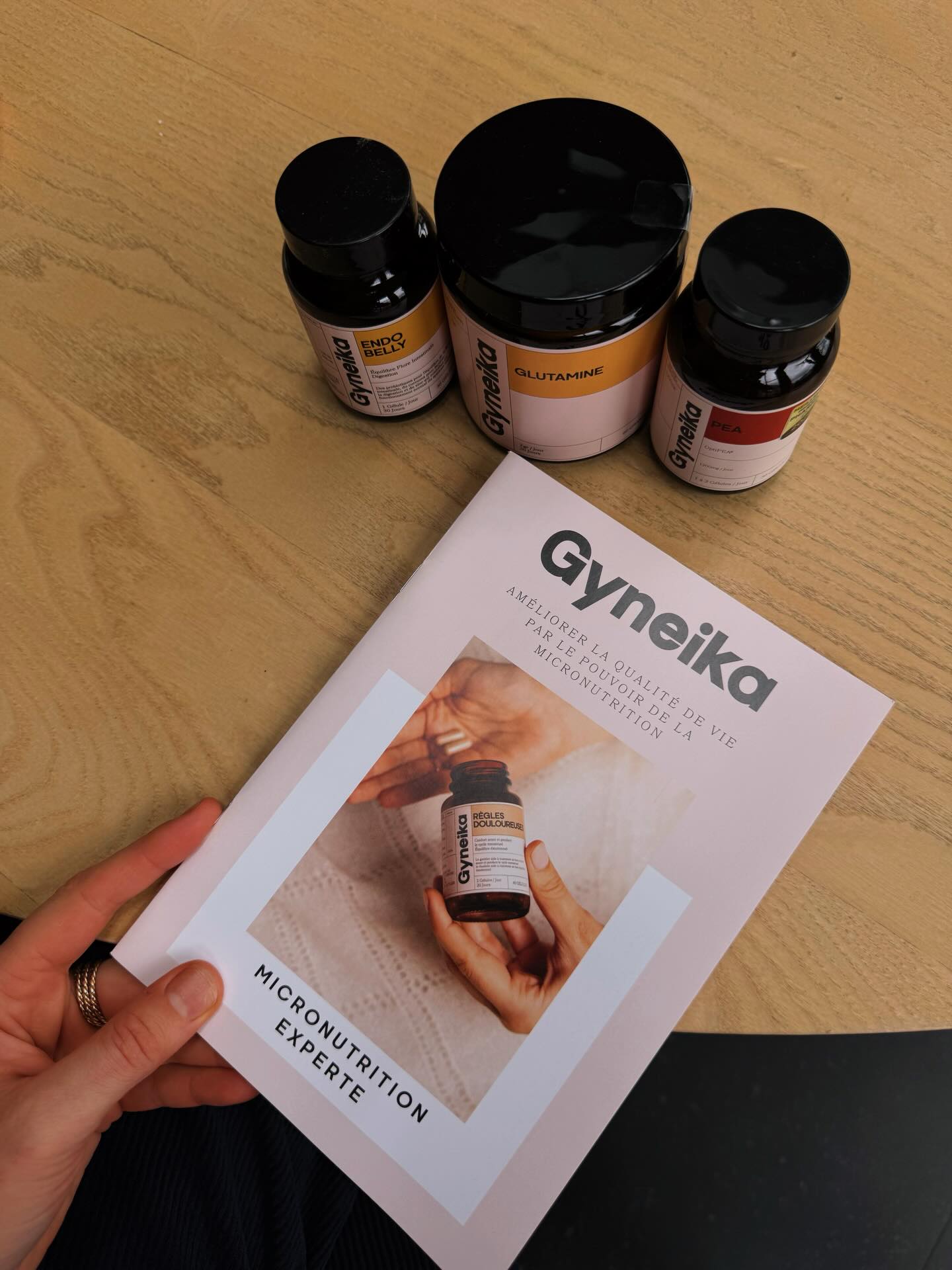 Ayant l’habitude de prendre en charge des femmes traversant différentes périodes hormonales 🤍, j’ai récemment découvert une marque française 🇫🇷 de compléments alimentaires spécialisée en micronutrition pour la santé des femmes 🌸
Je trouve ça super ✨ de pouvoir conseiller mes patientes au-delà du traitement manuel 🤲, notamment sur la prise de compléments alimentaires 💊 pouvant aider à soulager des symptômes liés à la grossesse 🤰, au post-partum 👶, à l’endométriose, à la ménopause 🔥, au côlon irritable, aux troubles digestifs 🌿, aux règles douloureuses 😣, au SOPK (syndrome des ovaires polykystiques), au SPM (syndrome prémenstruel)… et j’en passe !
Gyneika est, selon moi, une très belle découverte 💫. Les femmes souffrant de symptômes divers ne devraient pas attendre d’aller mal pour consulter 🩺 et se supplémenter 🌱.
Ainsi, j’encourage les femmes qui me suivent 👩💻, ou que je reçois au cabinet 🏥, à se renseigner sur ce qui pourrait leur faire du bien 💕.
J’ai même un petit code promo 🎁 pour bénéficier de –15 % sur le site : BOONEN15
Alors n’hésitez pas à vous supplémenter si vous en ressentez le besoin ✨💊
#micronutrition #micronut #complementsalimentaires #santefeminine #santeintime
#womenshealth #bienetreauféminin #equilibrehormonal #endometriose #gyneika
#SOPK #SPM #postpartum #grossesse #menopause
#kinesitherapie #kinepelvienne #santédesfemmes