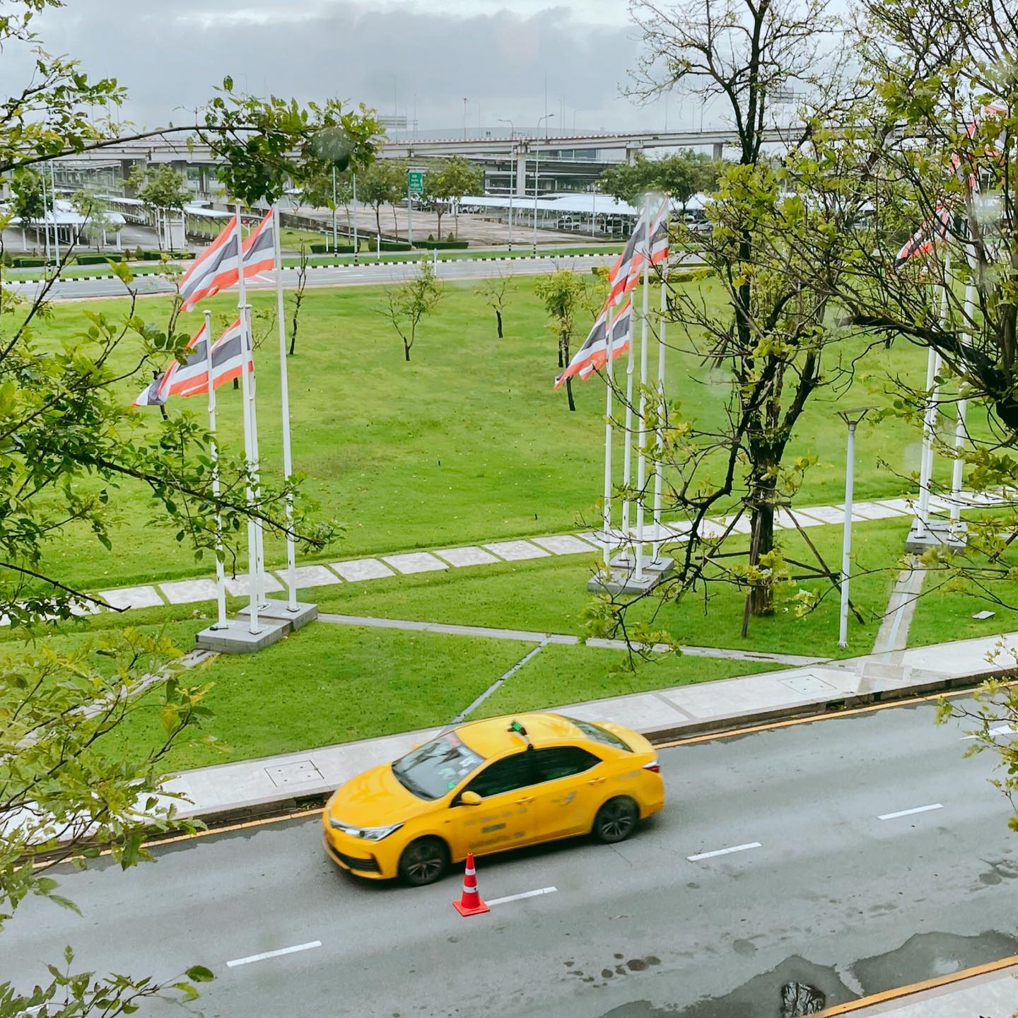 今日の一台🚕
#くるま遊び #オートスポーツアーズ #バンコク #今は雨季 #日本の方が暑い #くるますきなひととつながりたい #シューマッハワイン
