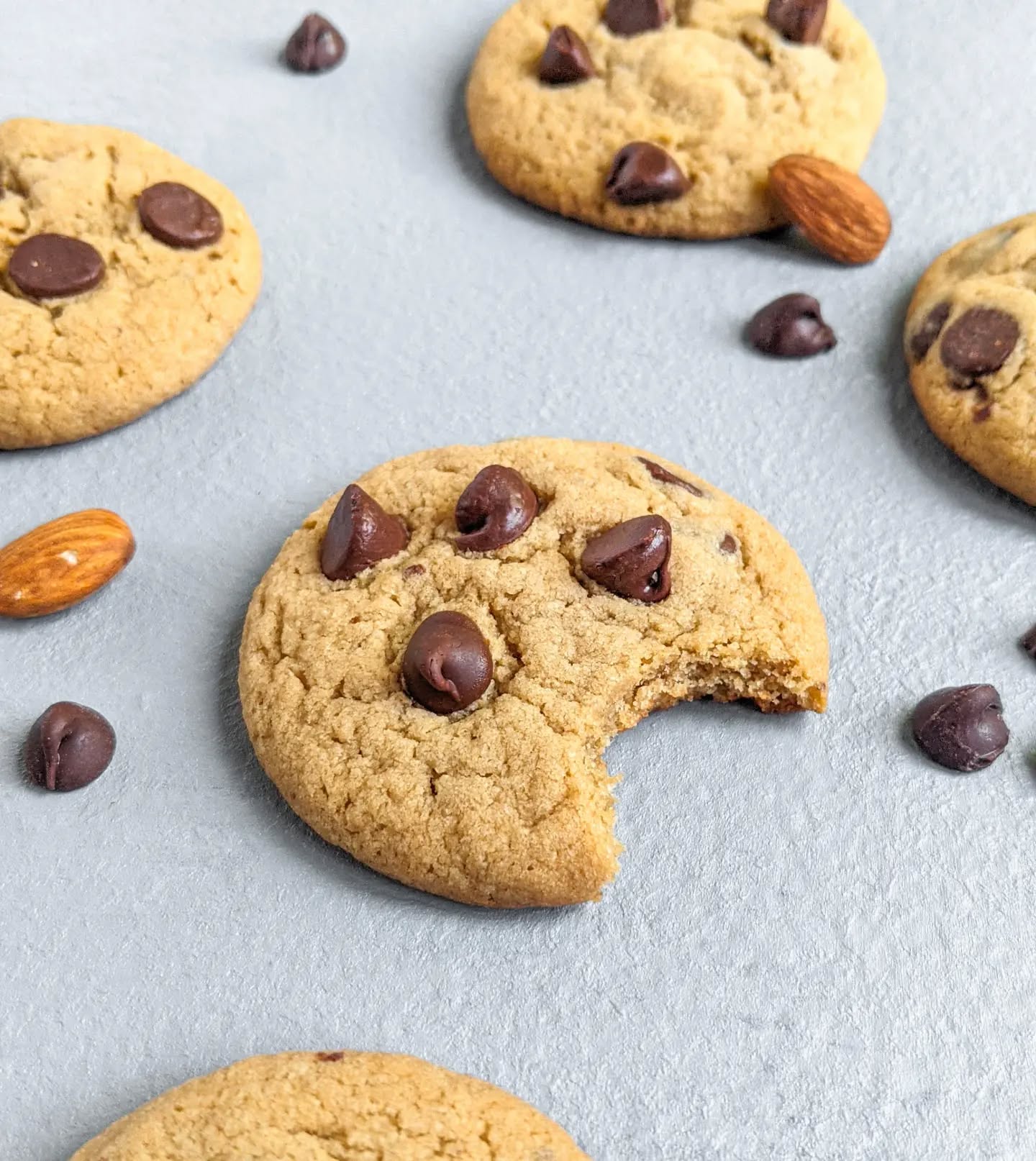 I'm back! And with your new favorite chocolate chip cookie recipe! 🍪 They are the most soft and fluffy cookie! The secret ingredient, almond flour!
.
Click the link in my bio or story to check out the recipe!
.
.
.
#cookies #chocolate #chocolatechipcookies #chocolatechip #fluffy #soft #cookiephotography #bake #baking #parsleyandspice #foodphotography #foodstyling