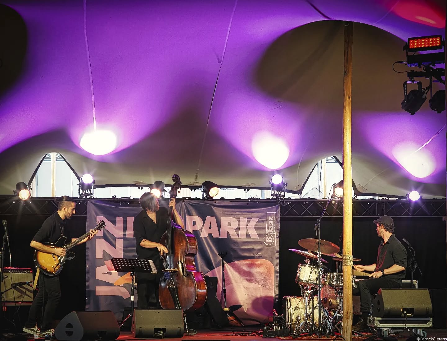 On November 22nd, we'll be releasing our new single from the upcoming album, "Story of a Traveler".
Now we're preparing for next year's plans.
We can't wait to see you all โค๏ธ
Photo by Patrick Clerens, taken at Jazz In't Park Festival.
@hypnoterecords
@muziekmozaiek.folk.jazz
.
.
.
.
#jazzguitar #jazz #jazzguitarist #music #musician #gibson #electricguitar #guitar #guitarist #instamusic #instaguitar #livemusic #liveshow #livejazz #lastweekend #jazzband #jazztrio #notthesameriver #guitarpick #allthatjazz #news #valentinorossi #newalbum #album #lastweek #musictour