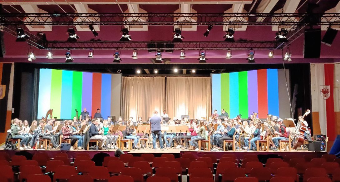 Wir sind bereit und freuen uns schon auf heute Abend!🎼🎶🙏 #seidabei um 20.00 im Tauerncenter in Matrei! Eintritt: freiwillige Spenden!
Bis später! 👋
@blasmusikverbandtirol
#konzertabend #adfestum #bpho #tauerncenter #matrei #osttirol #generalprobe #wirsindbereit #sinfonischesblasorchester #oebj #blasmusikverbindet