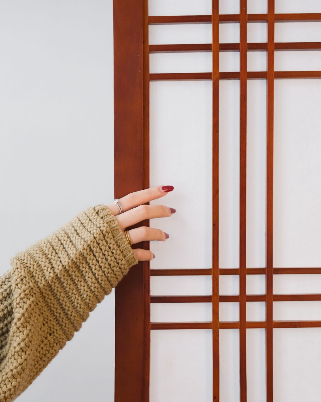 Where your hand meets craftsmanship.
Quiet details that make a space feel intentional.
#InteriorDetails #CraftedLiving #JapaneseInspired #SlowLivingHome #MinimalAesthetic